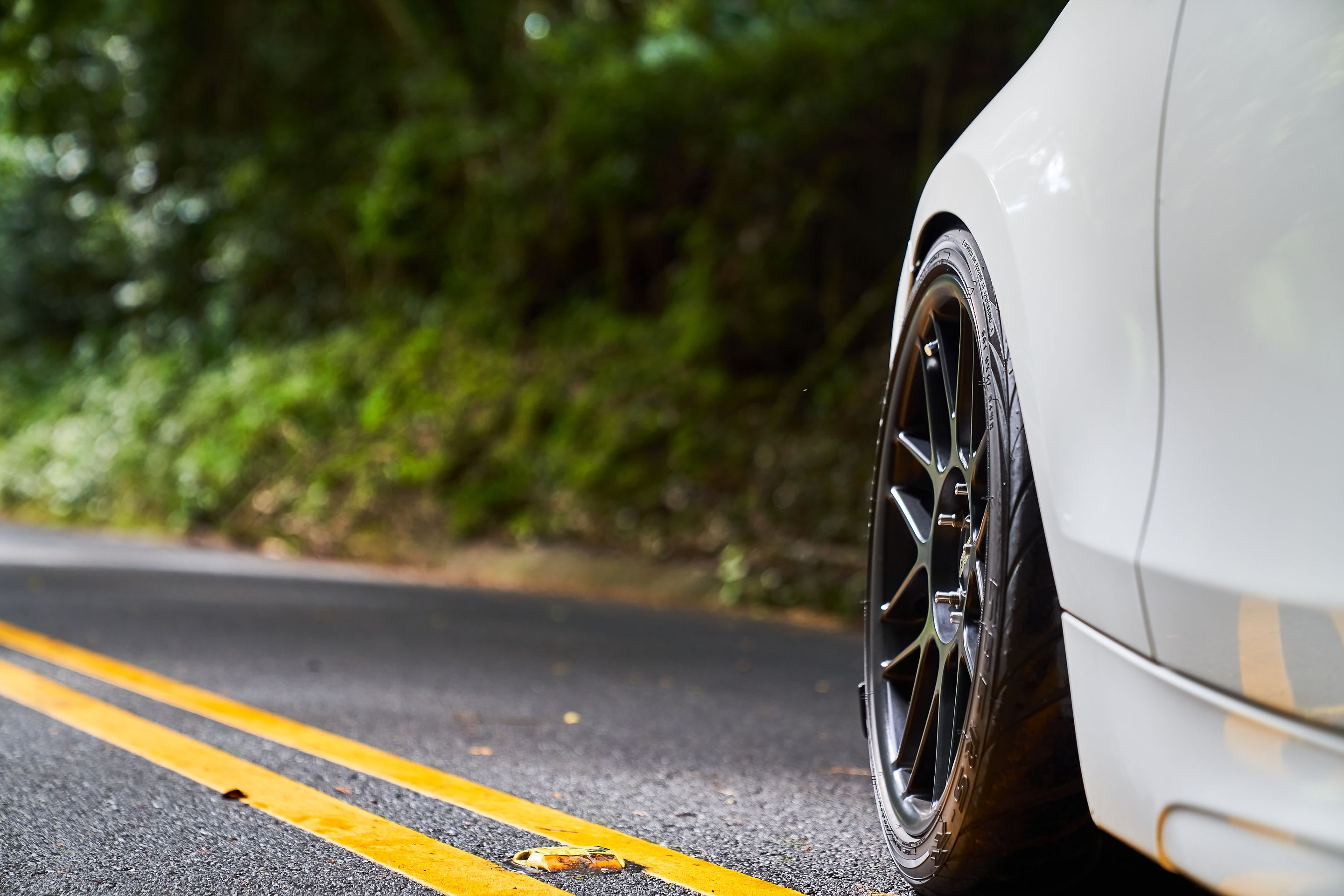 White BMW E82 Coupe 1 Series with 18" ARC-8 Apex wheels in Satin Black