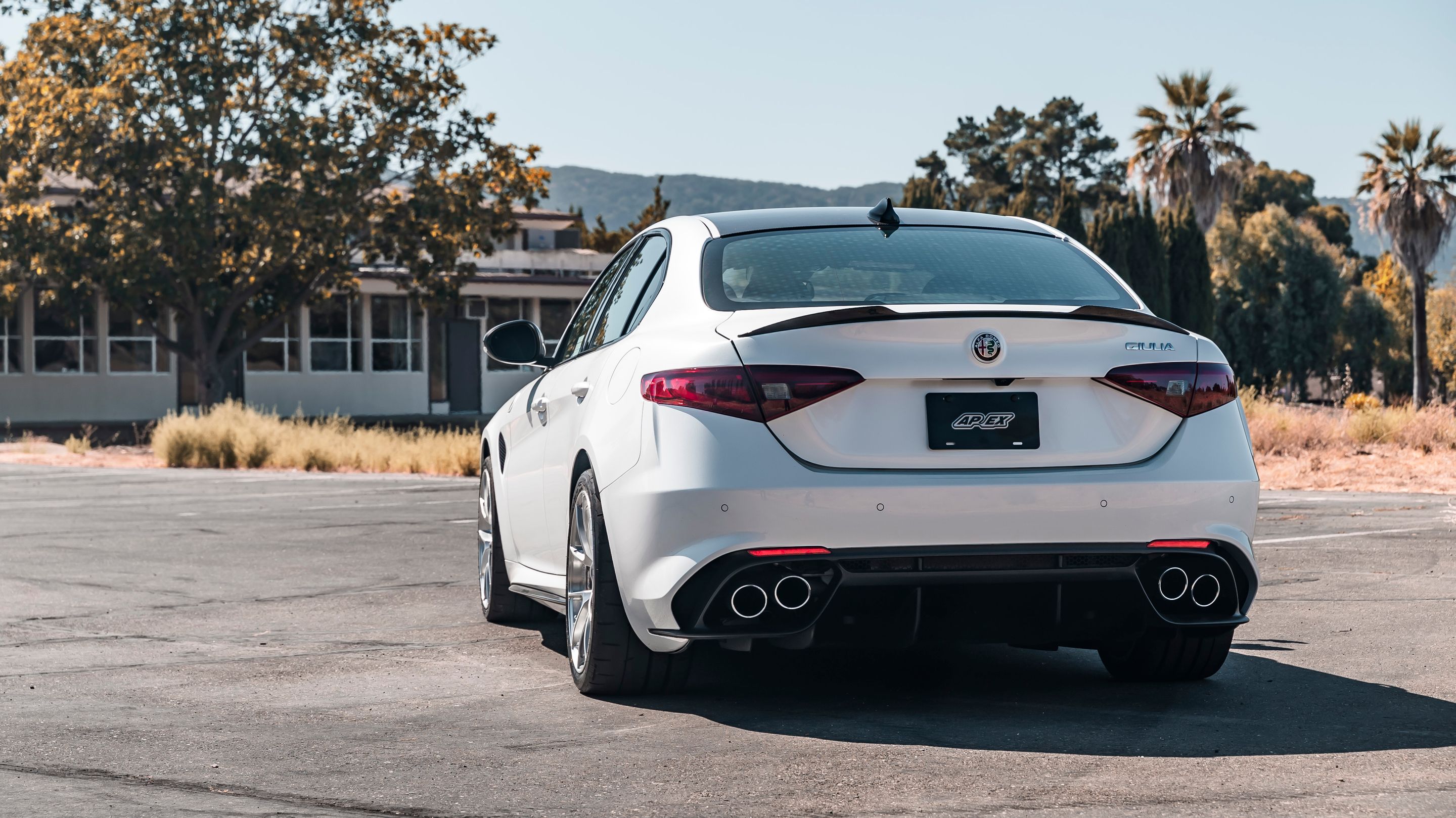 White Alfa Romeo Giulia Quadrifoglio with 19" VS-5RS Apex wheels in Brushed Clear