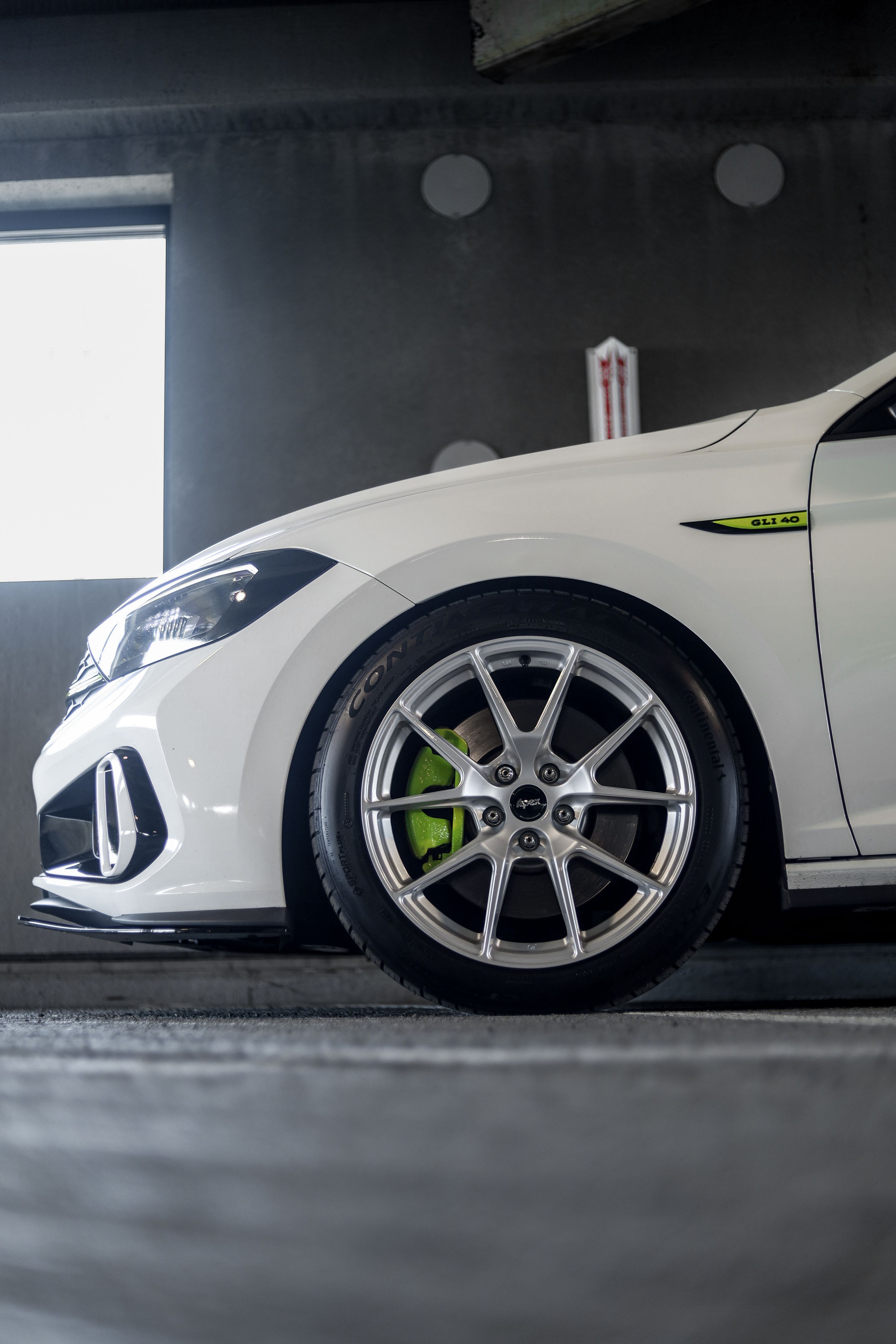 White VW MK7 GLI with 18" VS-5 Apex wheels in Race Silver