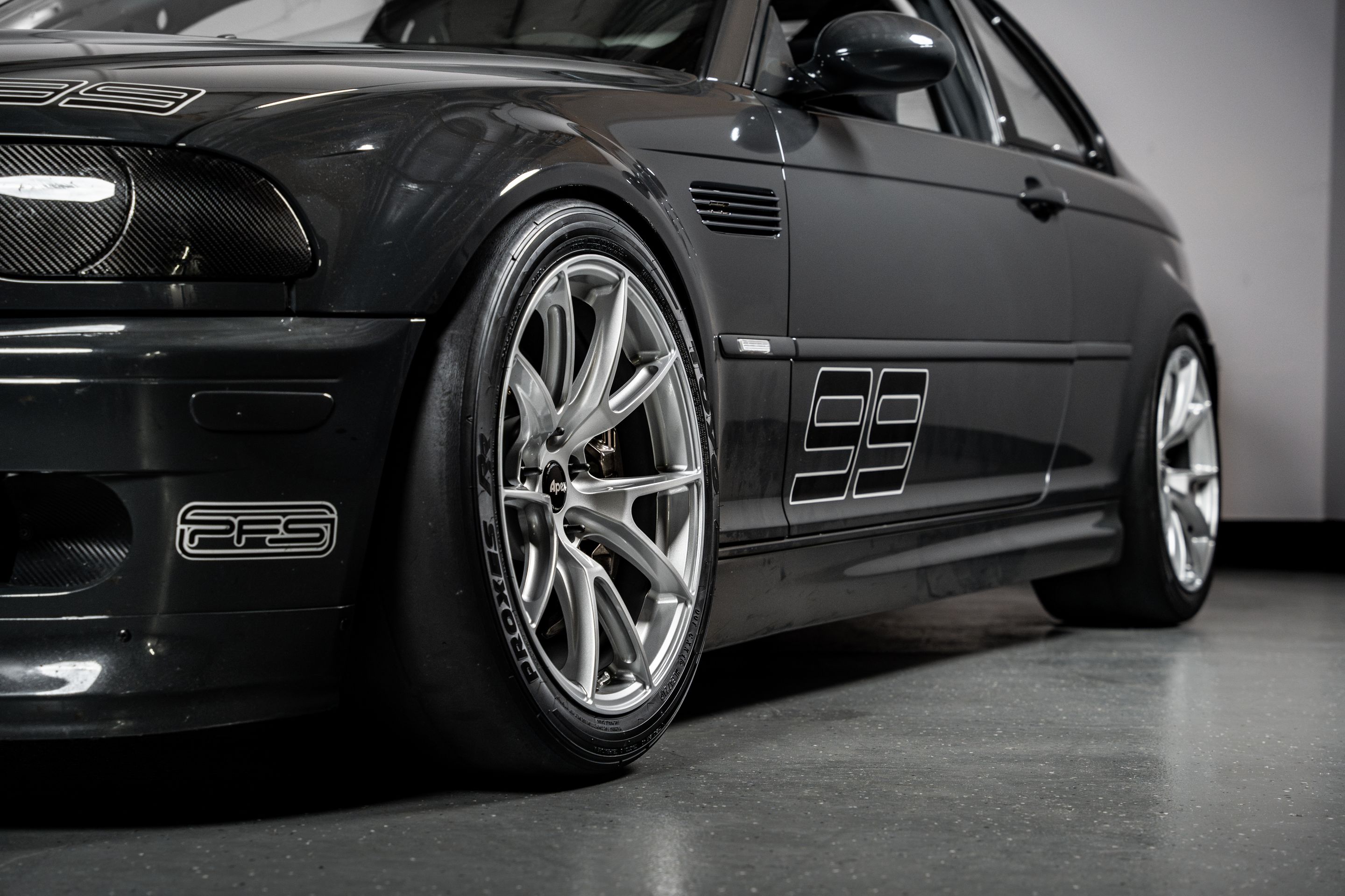 Grey BMW E46 M3 with 18" VS-5 Apex wheels in Race Silver