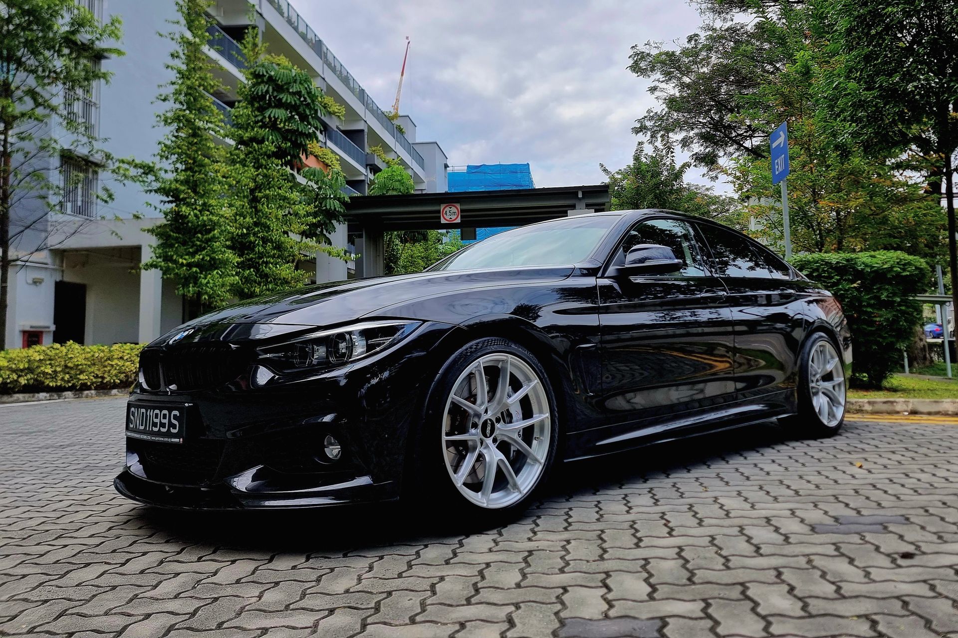 BMW F36 Gran Coupe 4 Series with 19