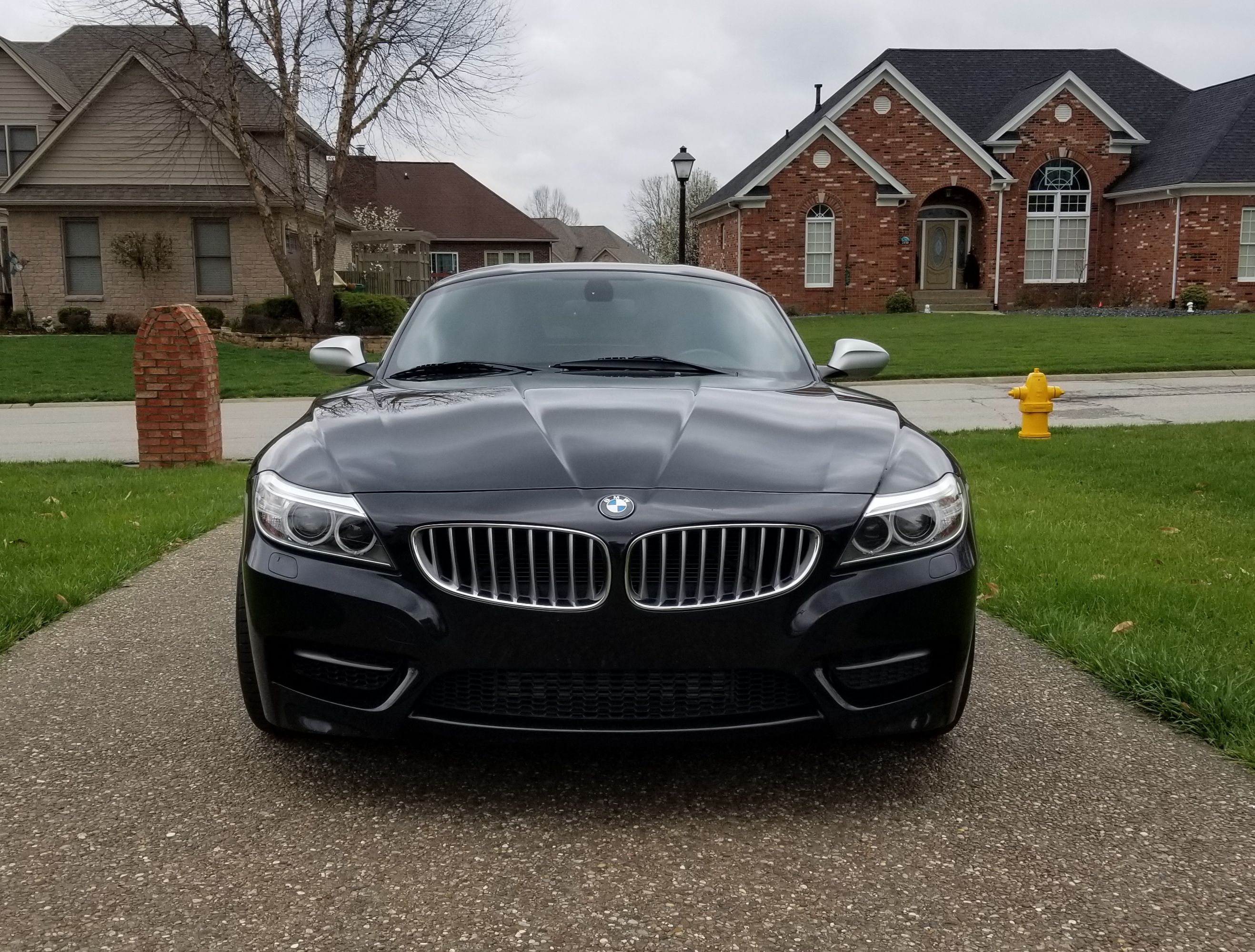 Black BMW E89 Z4 with 18" EC-7 Apex wheels in Race Silver
