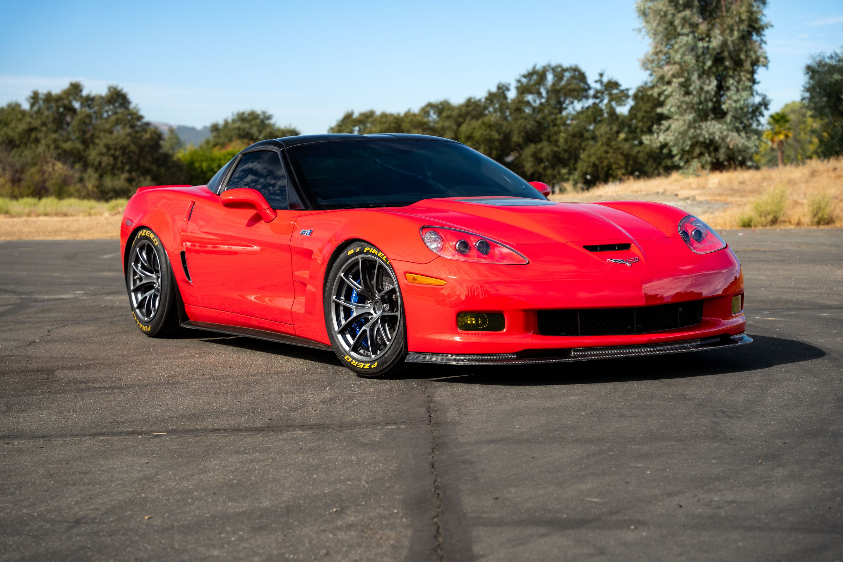 Red Chevrolet C6 Corvette ZR-1 with 18" VS-5RE Apex wheels in Anthracite