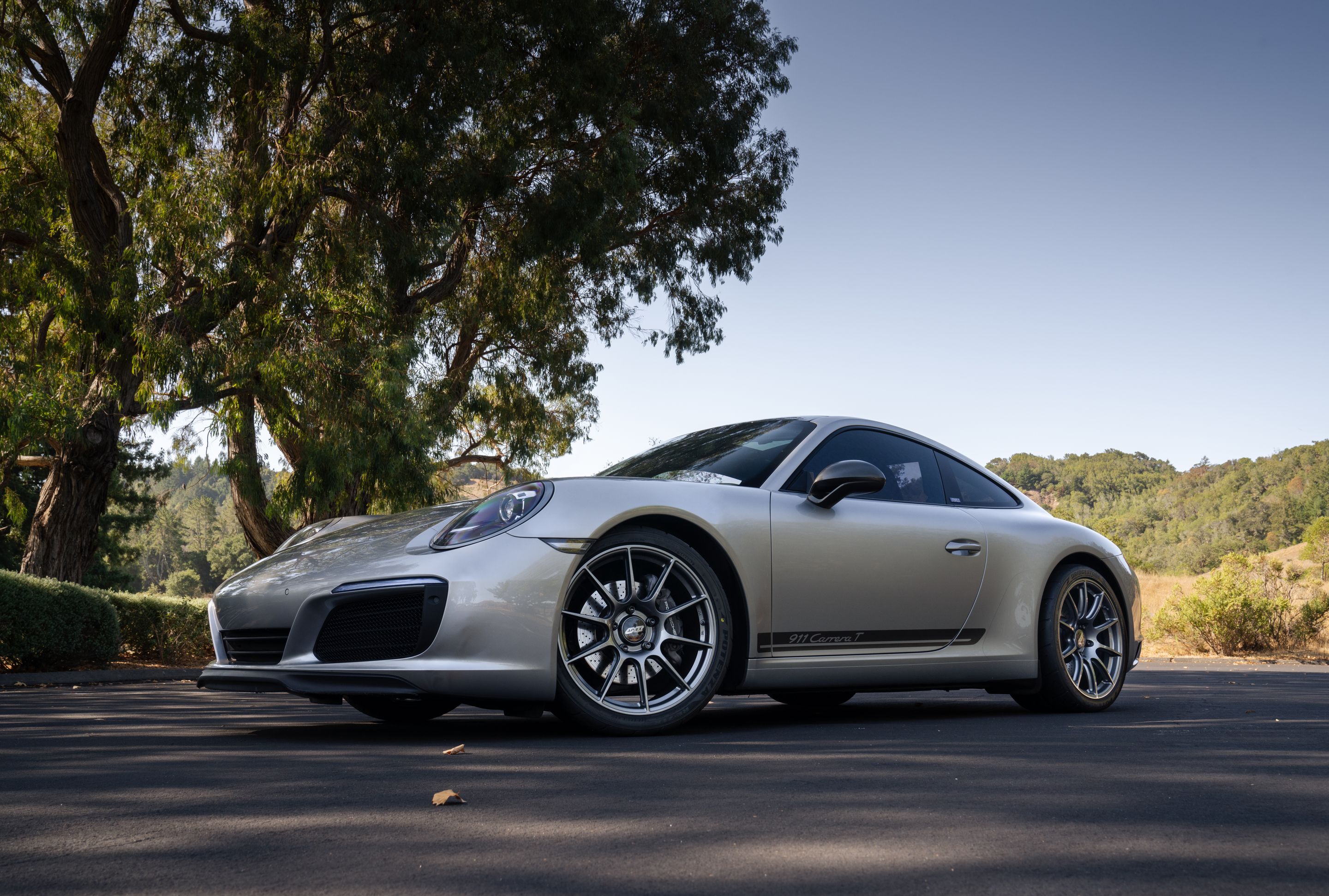 Silver Porsche 911 991.2 Carrera T with 19" SM-10 Apex wheels in Anthracite