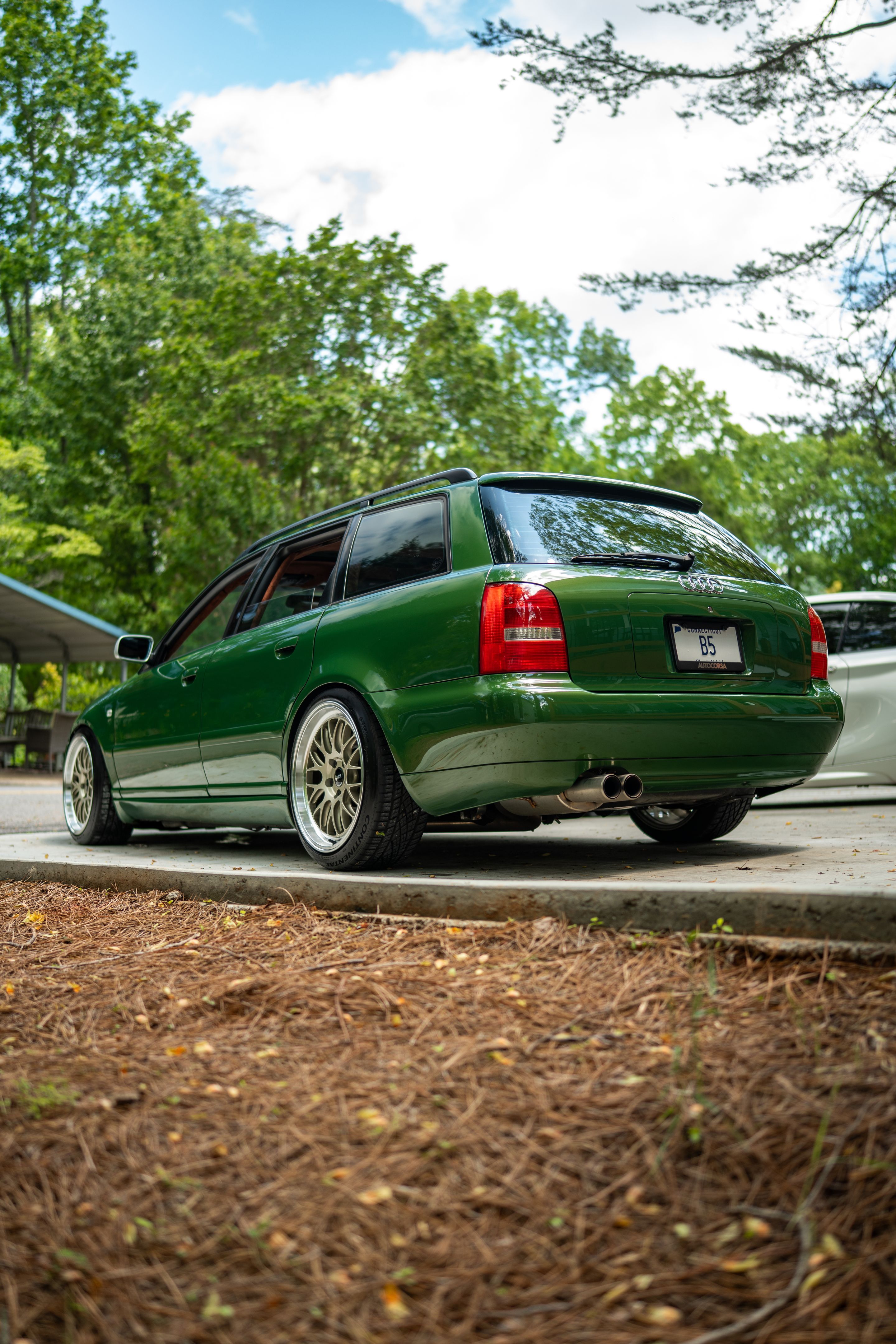 Green Audi B5 S4 Avant/Wagon with 18" ML-10RT Apex wheels in Machined Lip Gloss Motorsport Gold