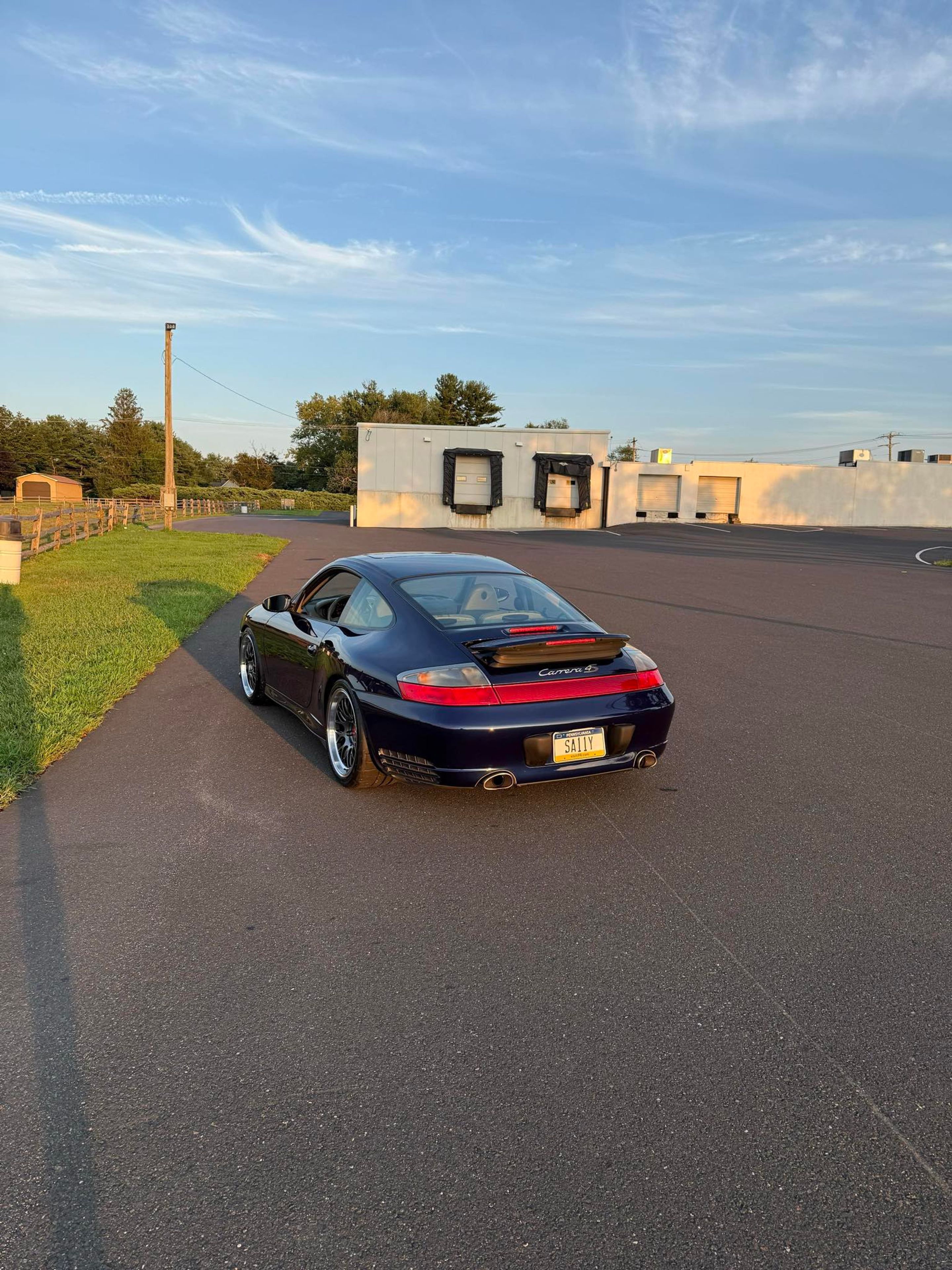 Blue Porsche 911 996 Carrera 4S with 18" ML-10RT Apex wheels in Machined Lip Anthracite