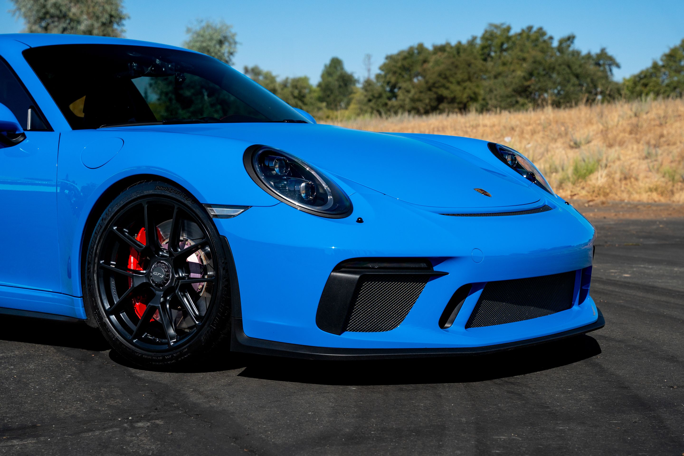 Blue Porsche 911 991.2 GT3 with 19" VS-5RE Apex wheels in Satin Black