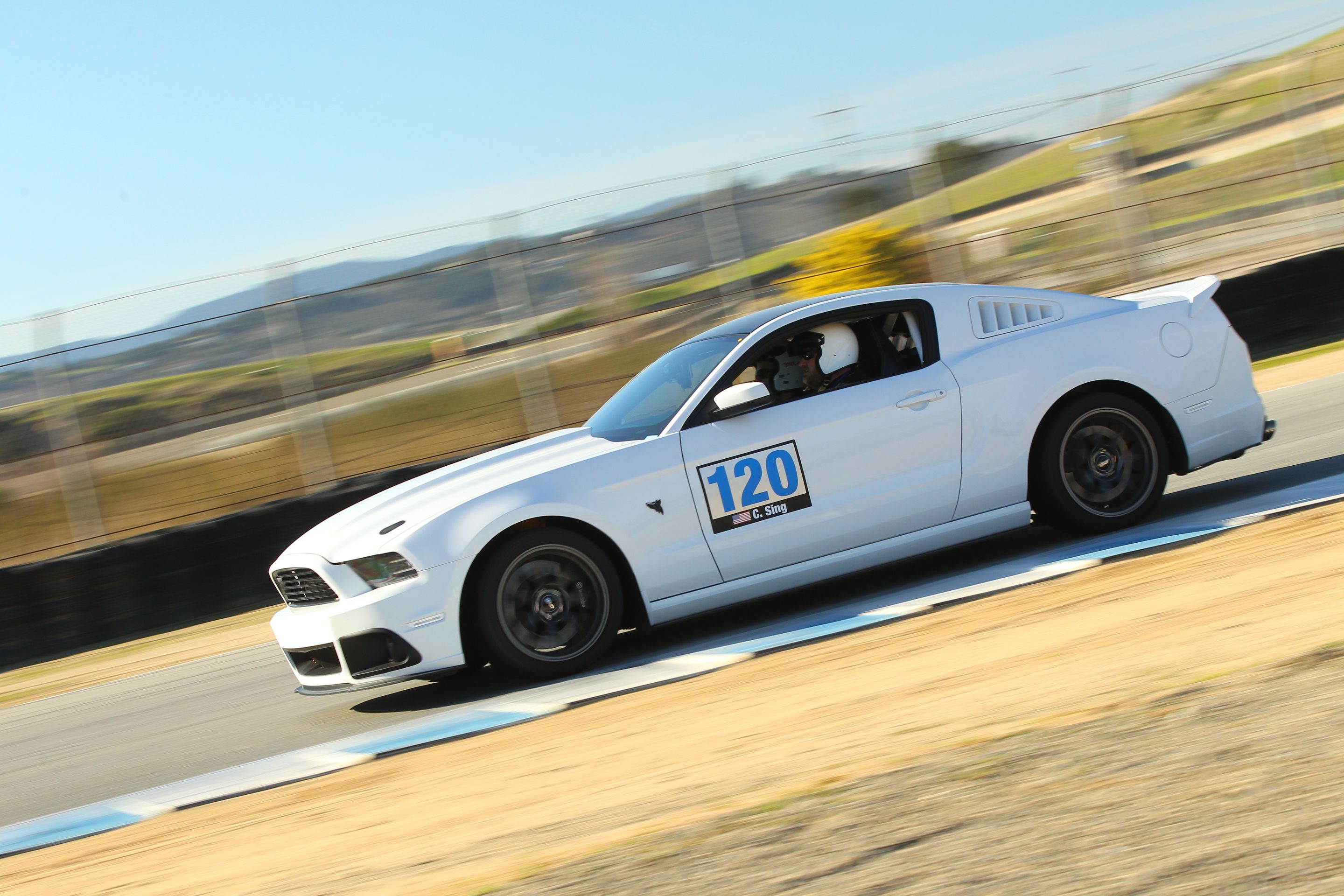 White Ford S197 Mustang GT with 18" EC-7 Apex wheels in Anthracite