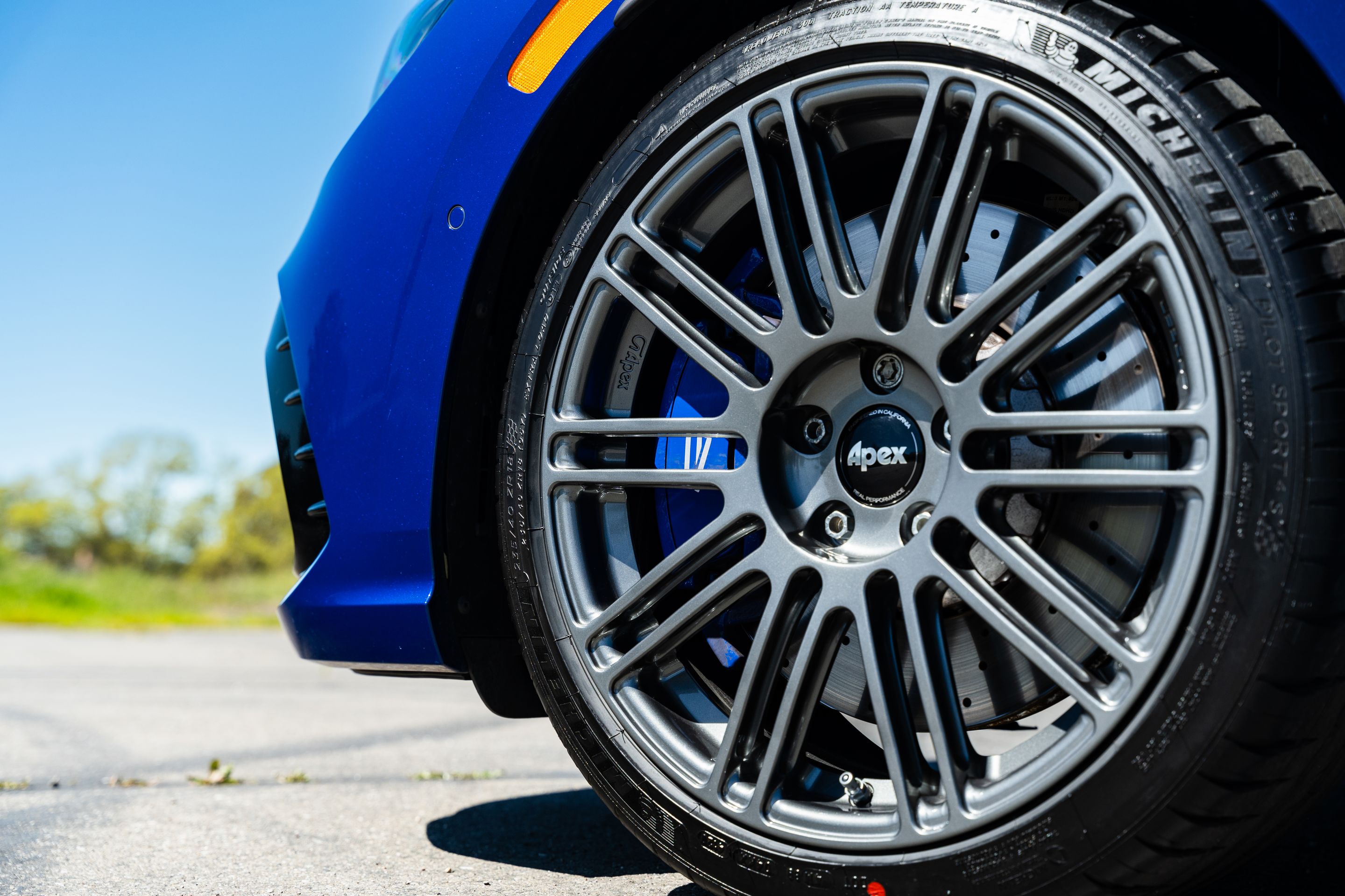 Blue VW MK8 Golf R with 18" TC-10RT Apex wheels in Anthracite