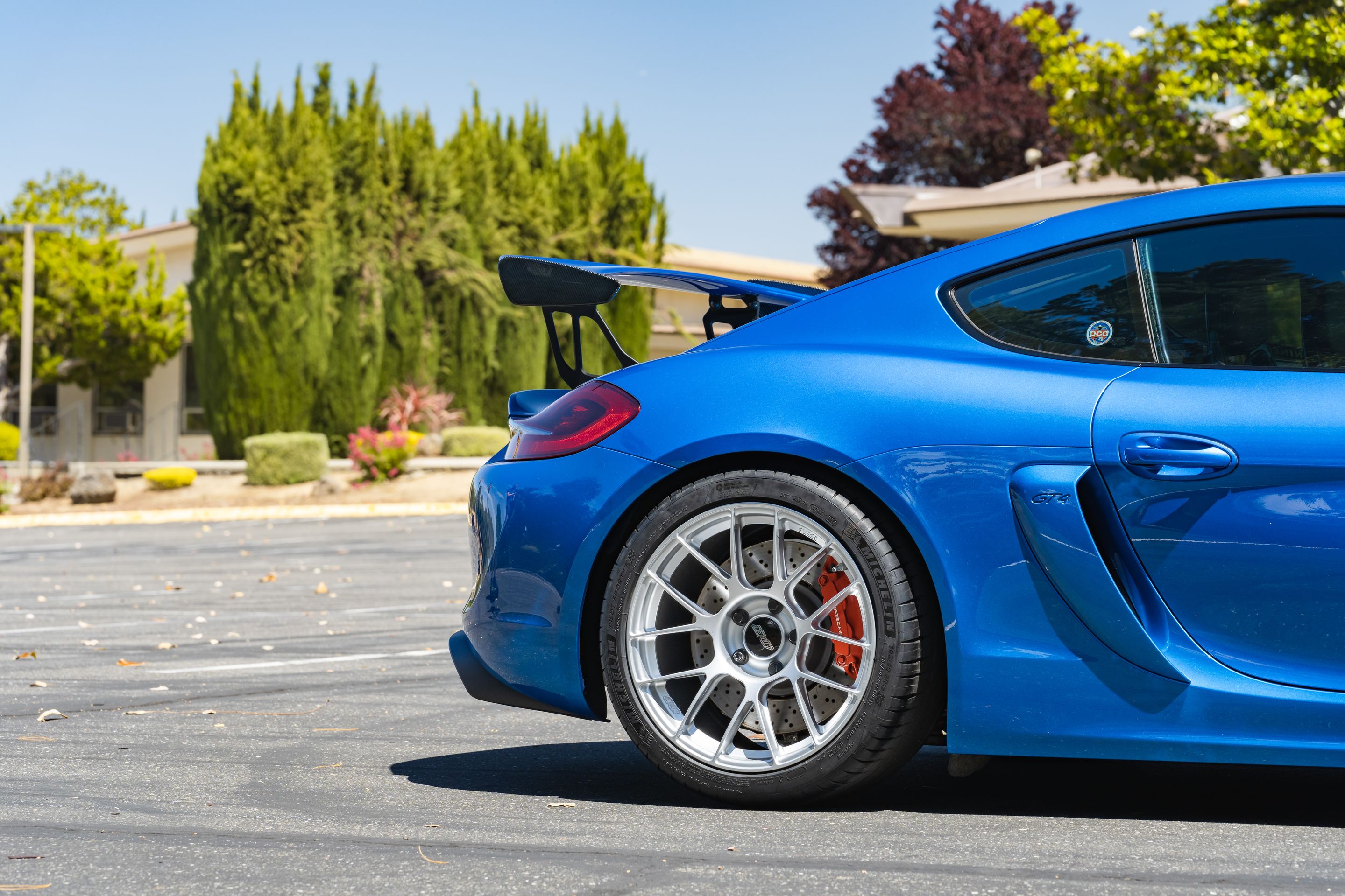 Blue Porsche 981 Cayman GT4 with 19" EC-7RS Apex wheels in Race Silver