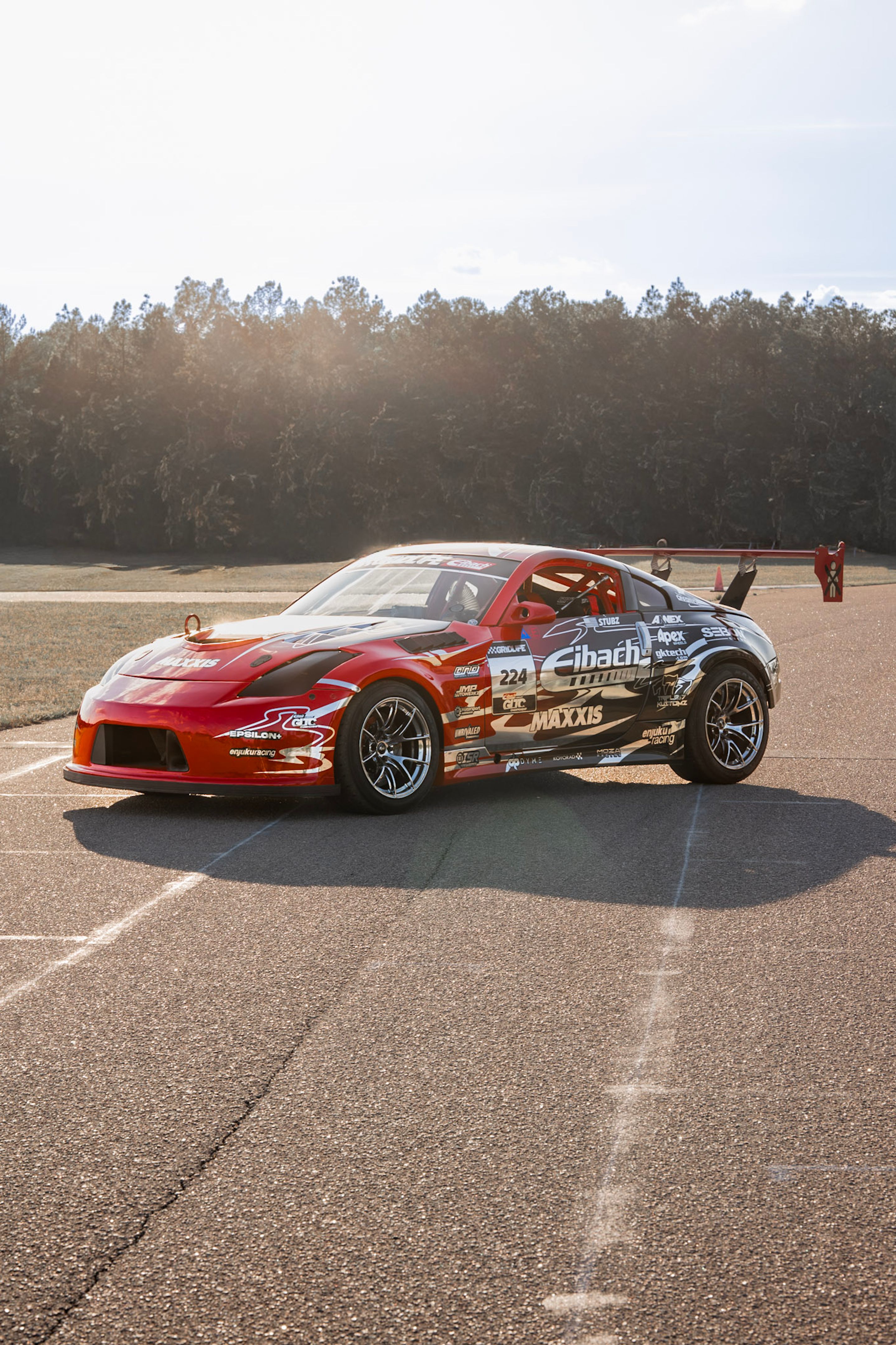 Race Livery Nissan 350Z with 18" VS-5RS Apex wheels in Custom Finish