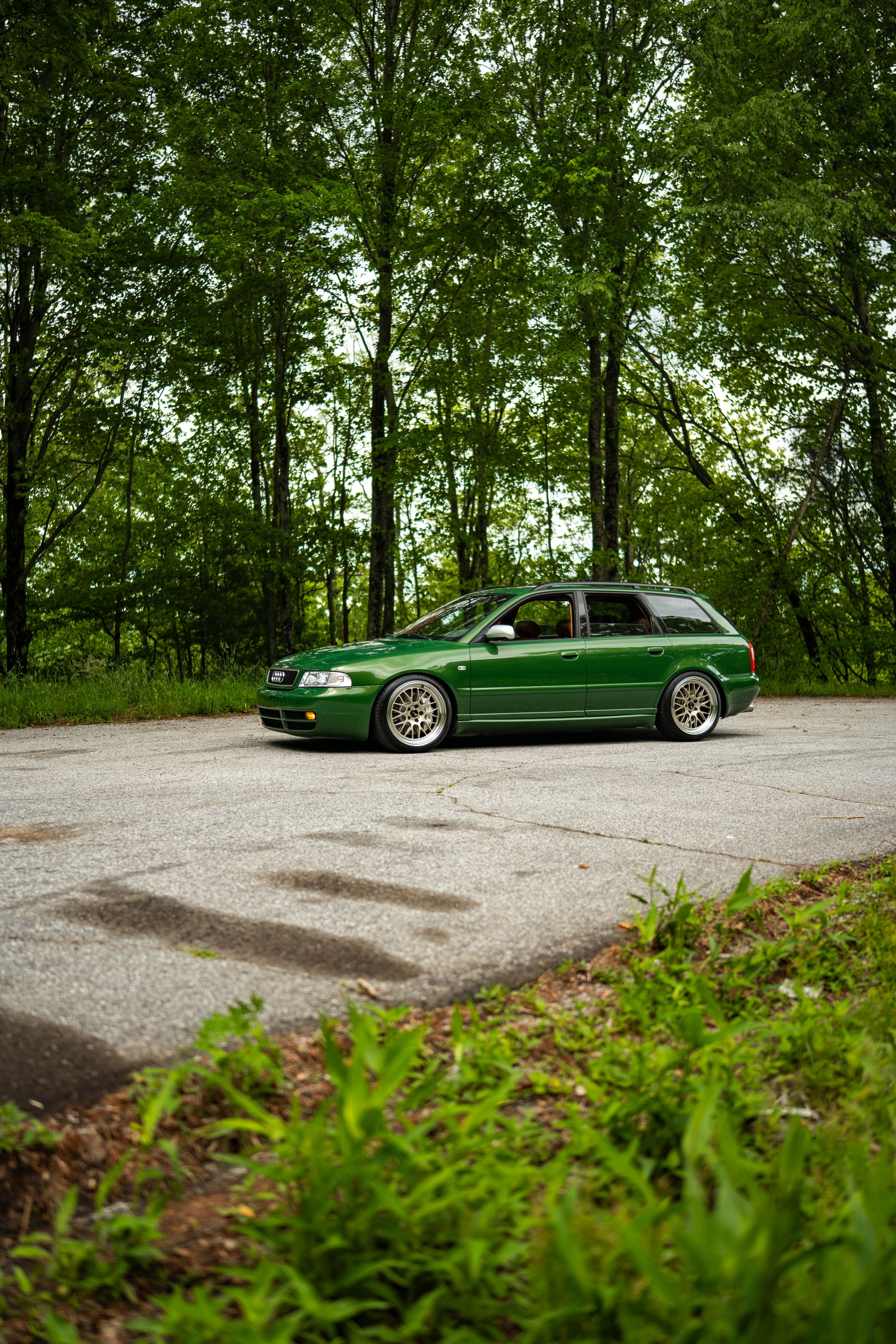 Green Audi B5 S4 Avant/Wagon with 18" ML-10RT Apex wheels in Machined Lip Gloss Motorsport Gold