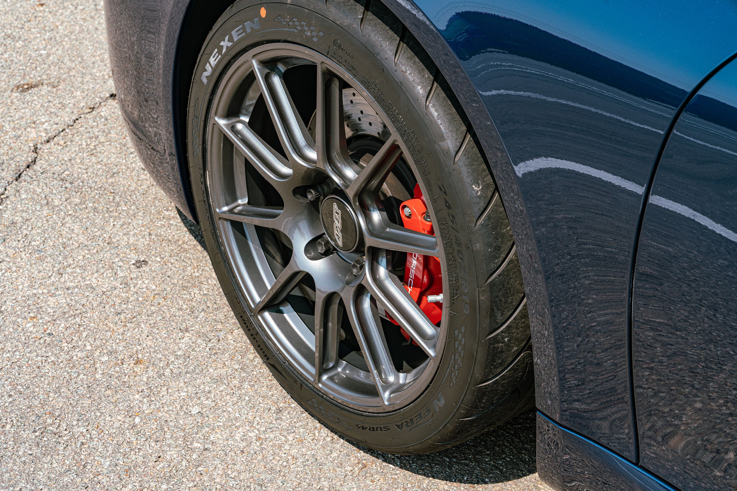 Blue Porsche 718 Cayman GTS 4.0L with 19" SM-10 Apex wheels in Anthracite