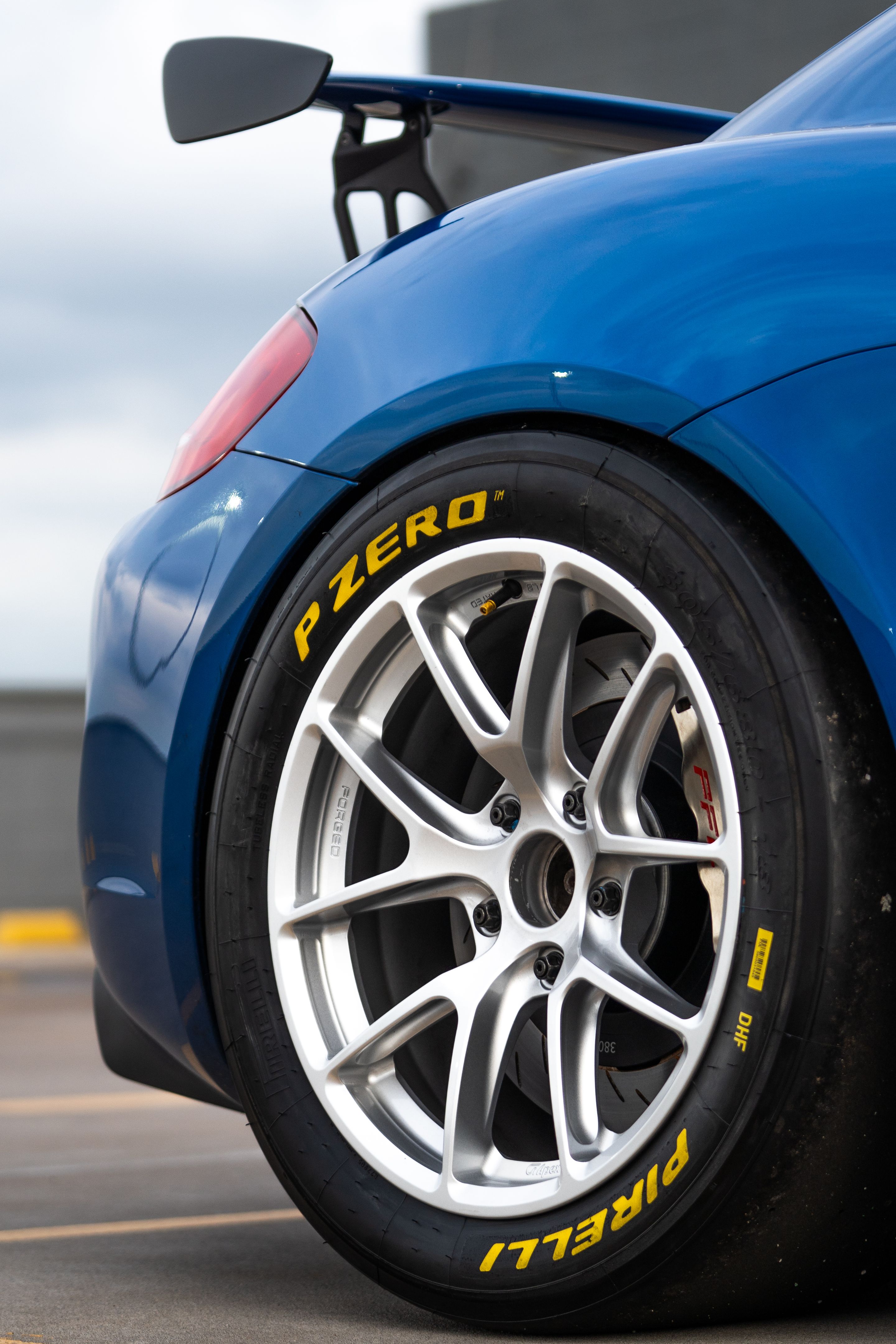 Blue Porsche 981 Cayman GT4 with 18" VS-5RE Apex wheels in Race Silver