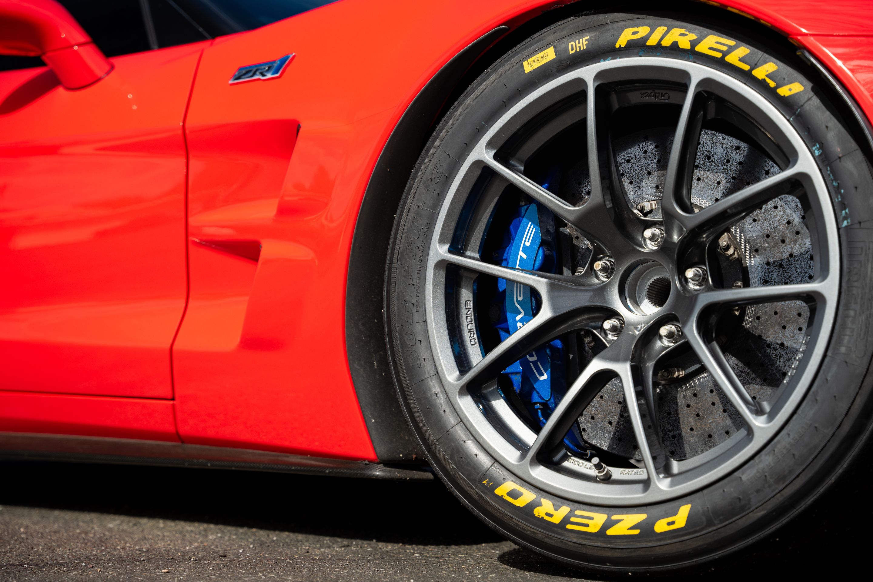 Red Chevrolet C6 Corvette ZR-1 with 18" VS-5RE Apex wheels in Anthracite