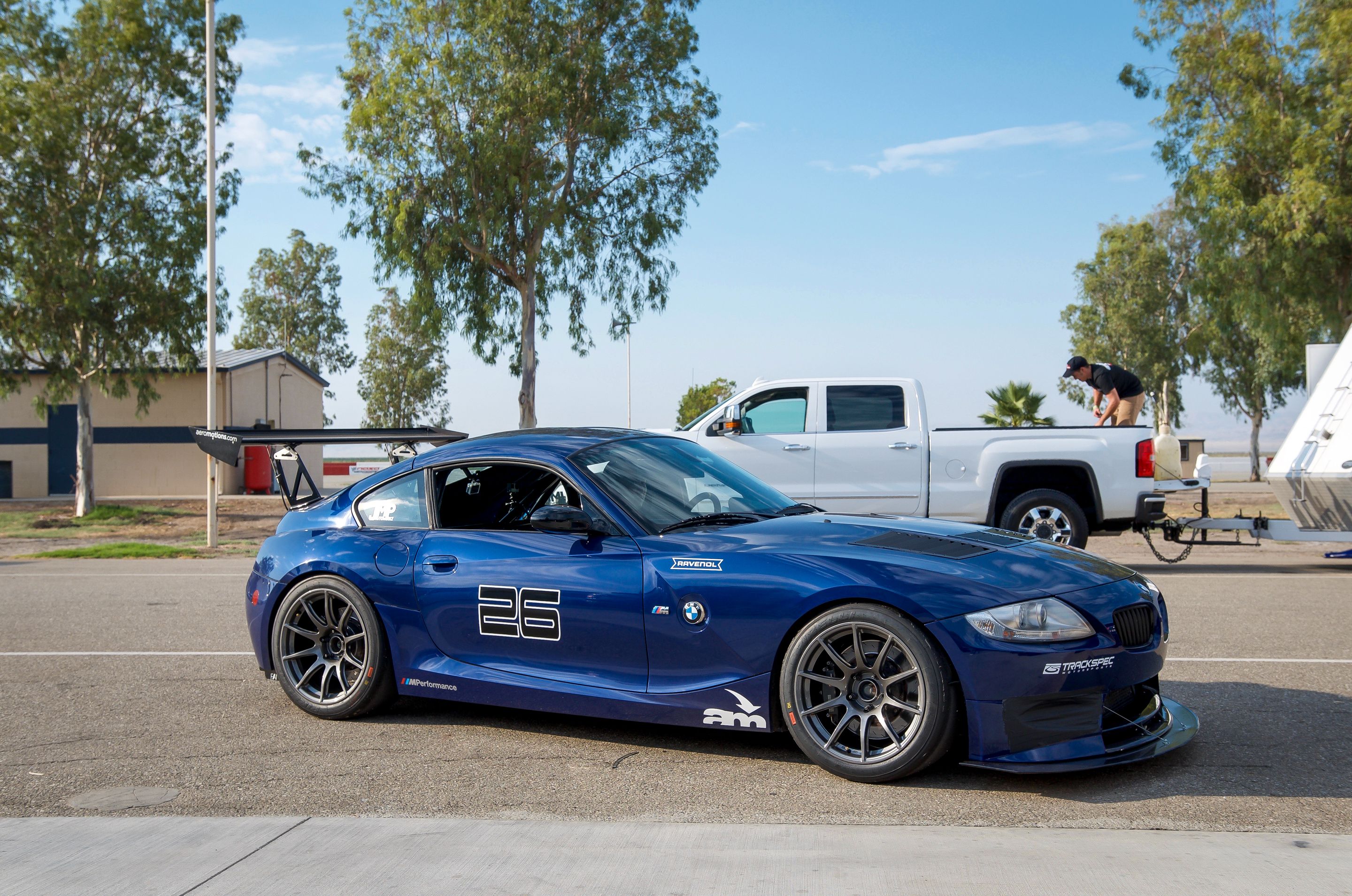 Blue BMW E86 Coupe Z4 M with 18" SM-10 Apex wheels in Anthracite