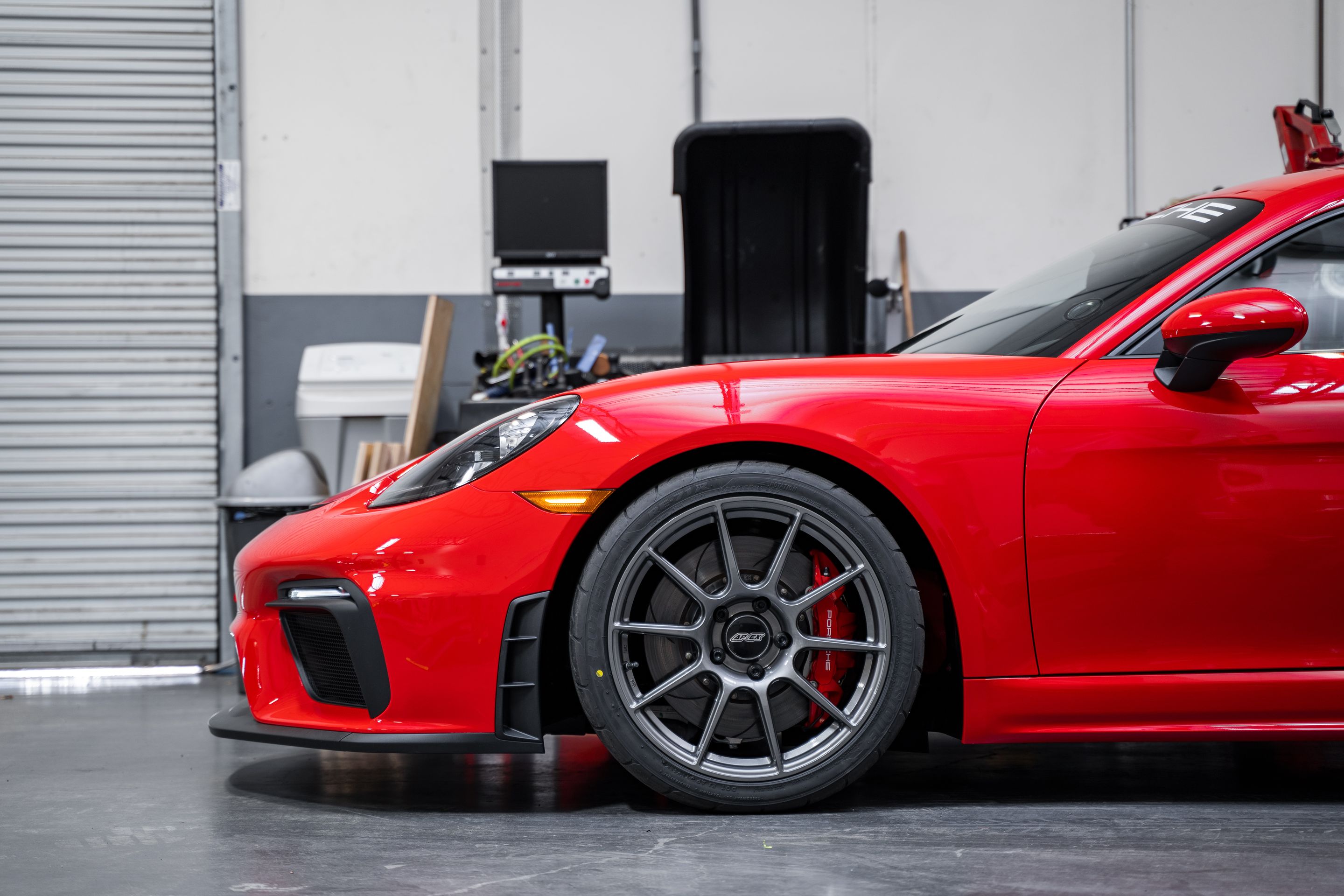 Red Porsche 718 Cayman GT4 with 19" SM-10 Apex wheels in Anthracite