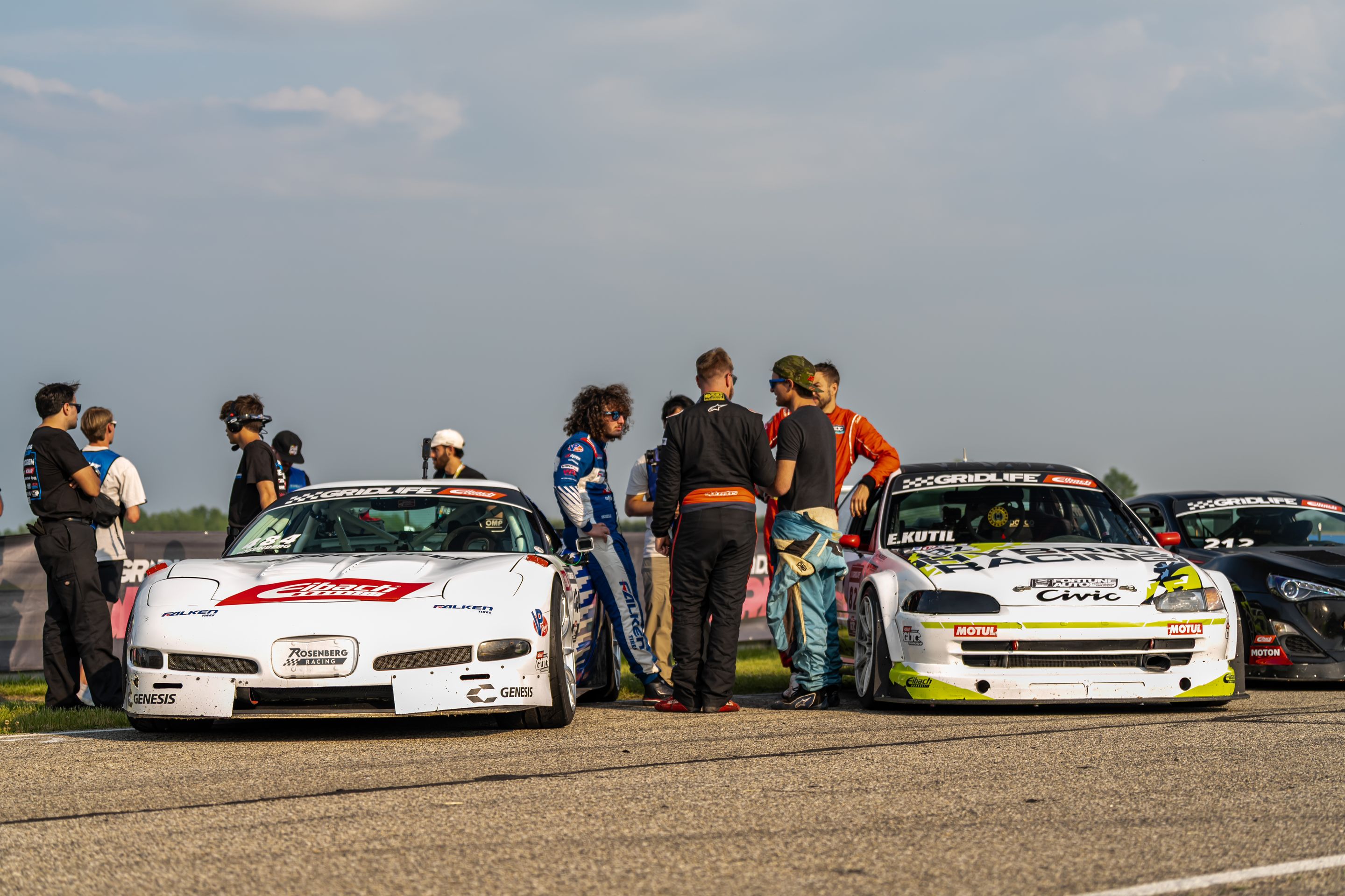 White Chevrolet C5 Corvette Z06 with 19" SM-10RS Apex wheels in Brushed Clear