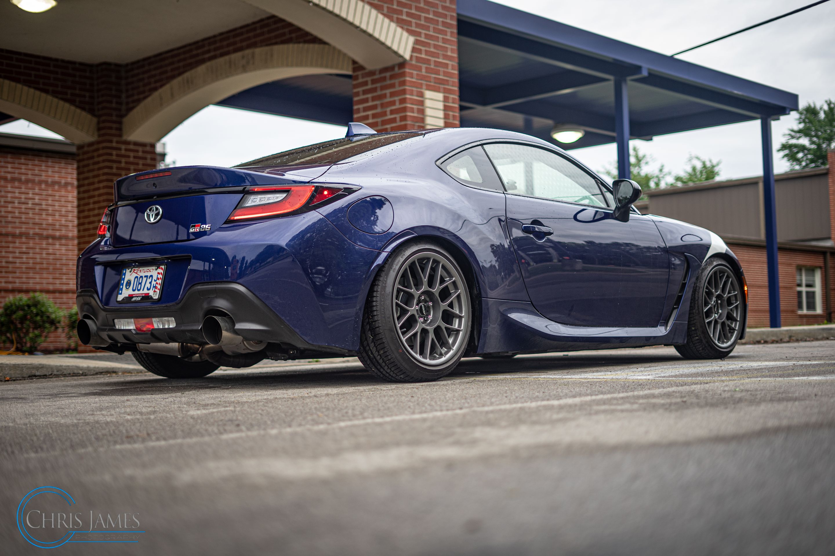 Blue Toyota GR86 with 17" ARC-8 Apex wheels in Anthracite