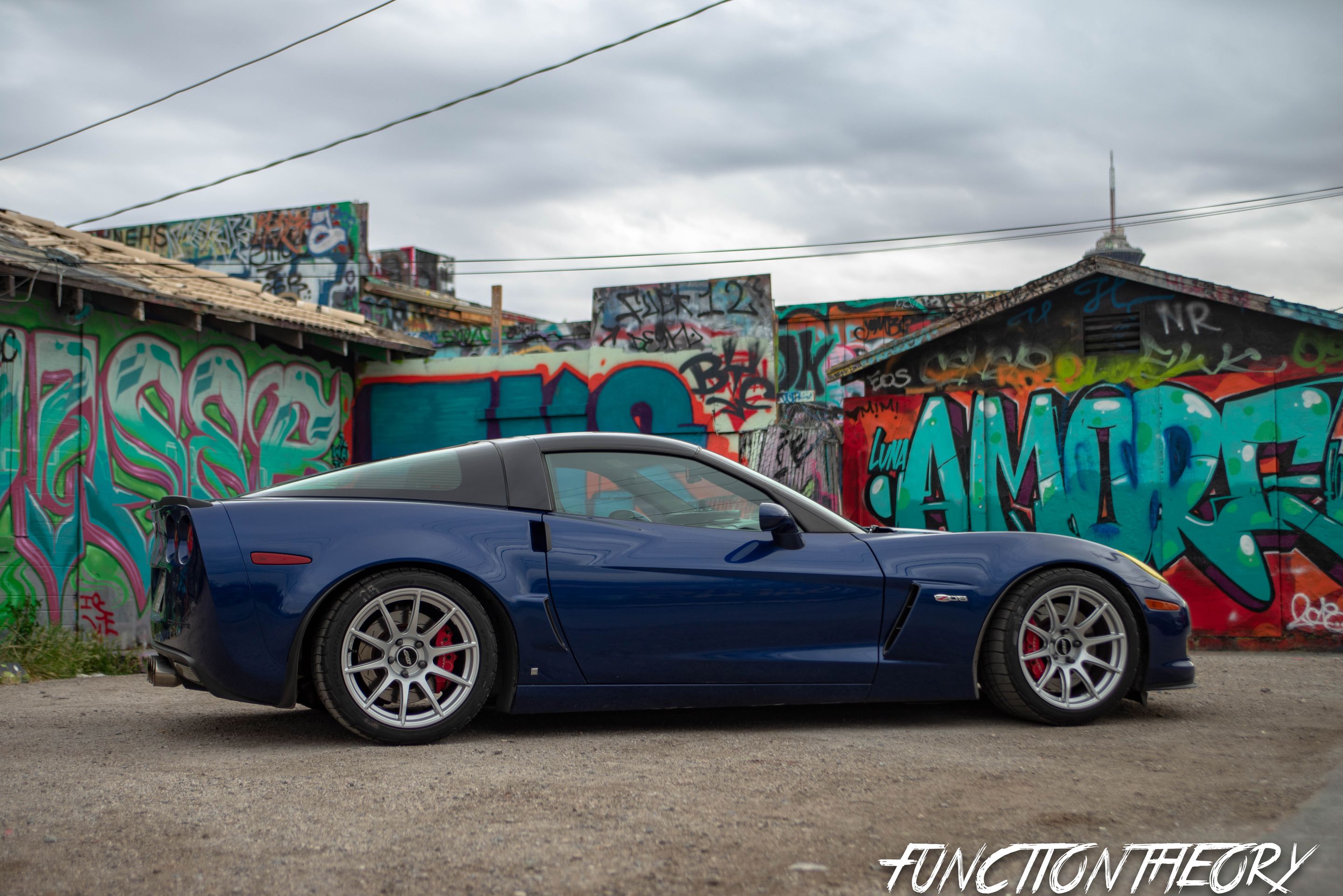 Blue Chevrolet C6 Corvette Z06 with 18" SM-10 Apex wheels in Race Silver
