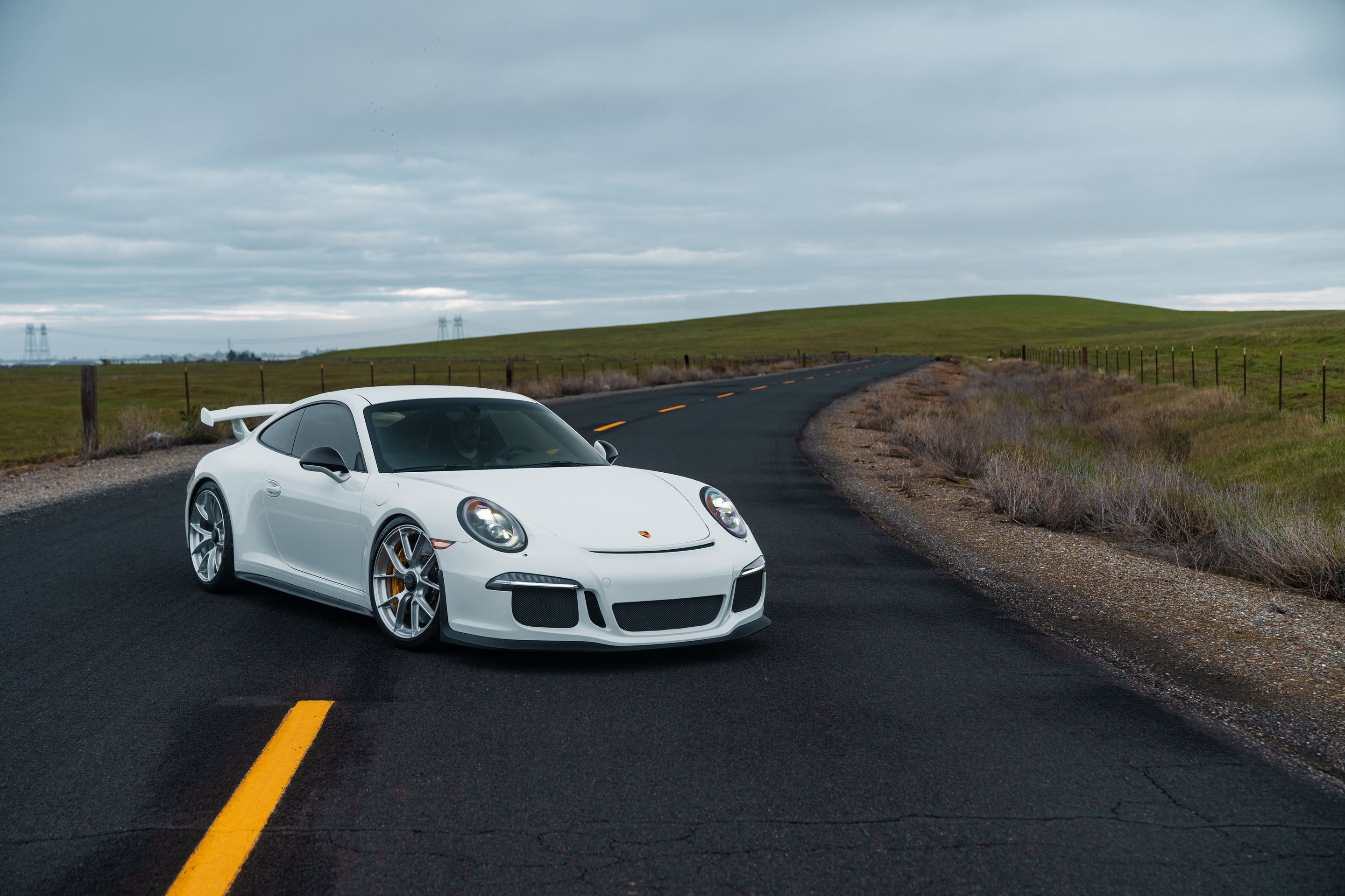 White Porsche 911 991.1 GT3 with 20" VS-5RS Apex wheels in Brushed Clear