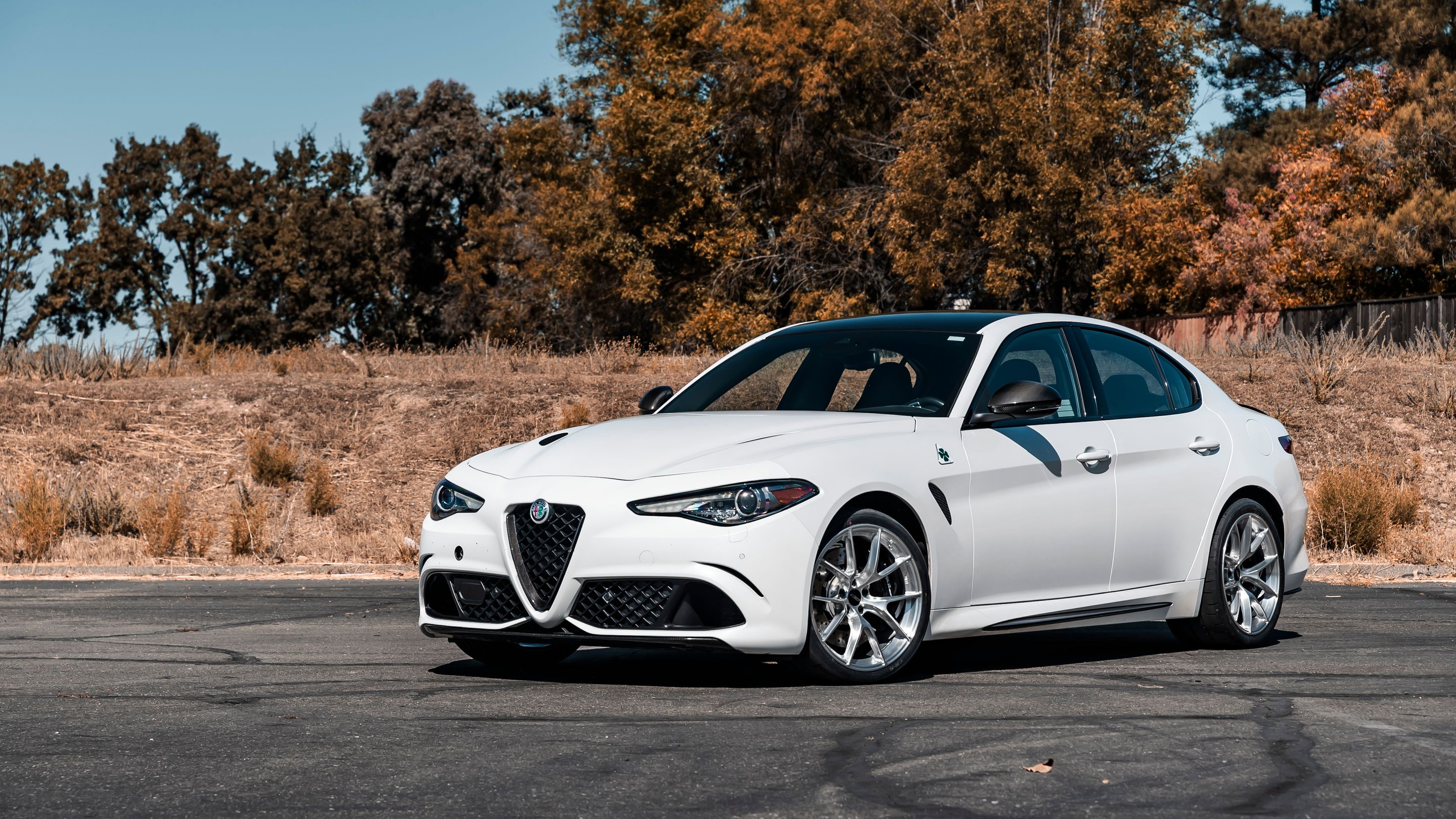 White Alfa Romeo Giulia Quadrifoglio with 19" VS-5RS Apex wheels in Brushed Clear