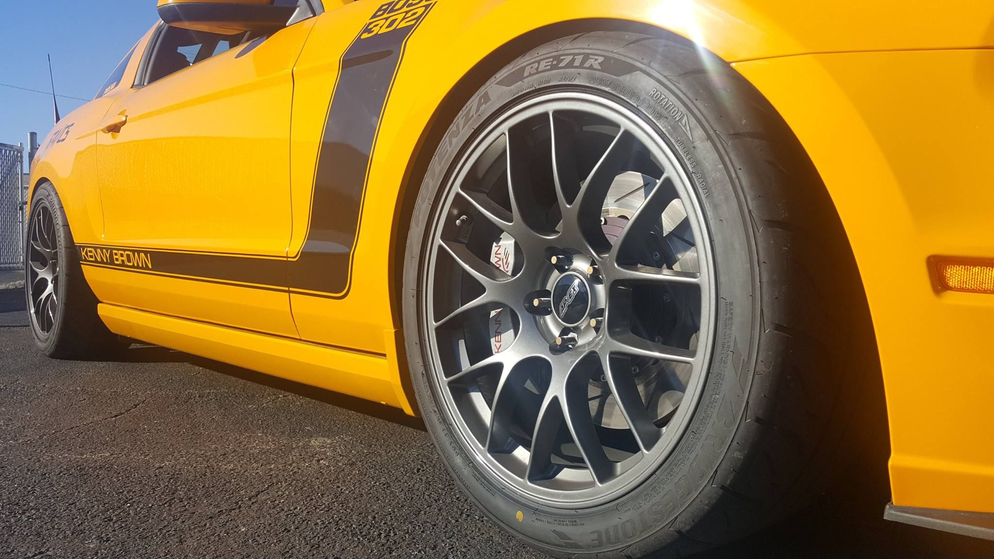 Yellow Ford S197 Mustang Boss 302 with 19" EC-7 Apex wheels in Anthracite