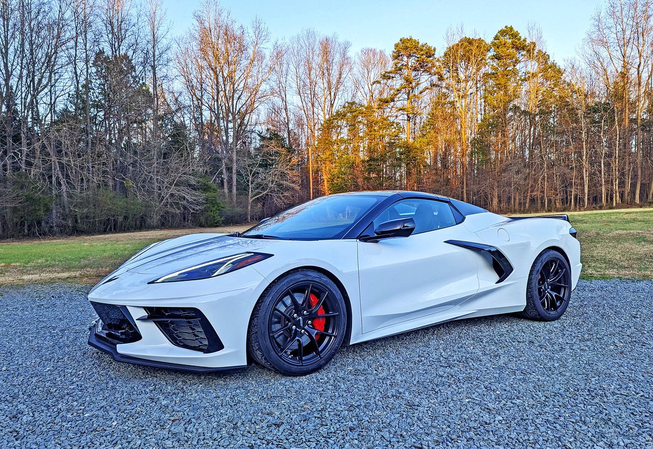 White Chevrolet C8 Corvette Stingray/Z51 with 18"/19" VS-5RS Apex wheels in Satin Black