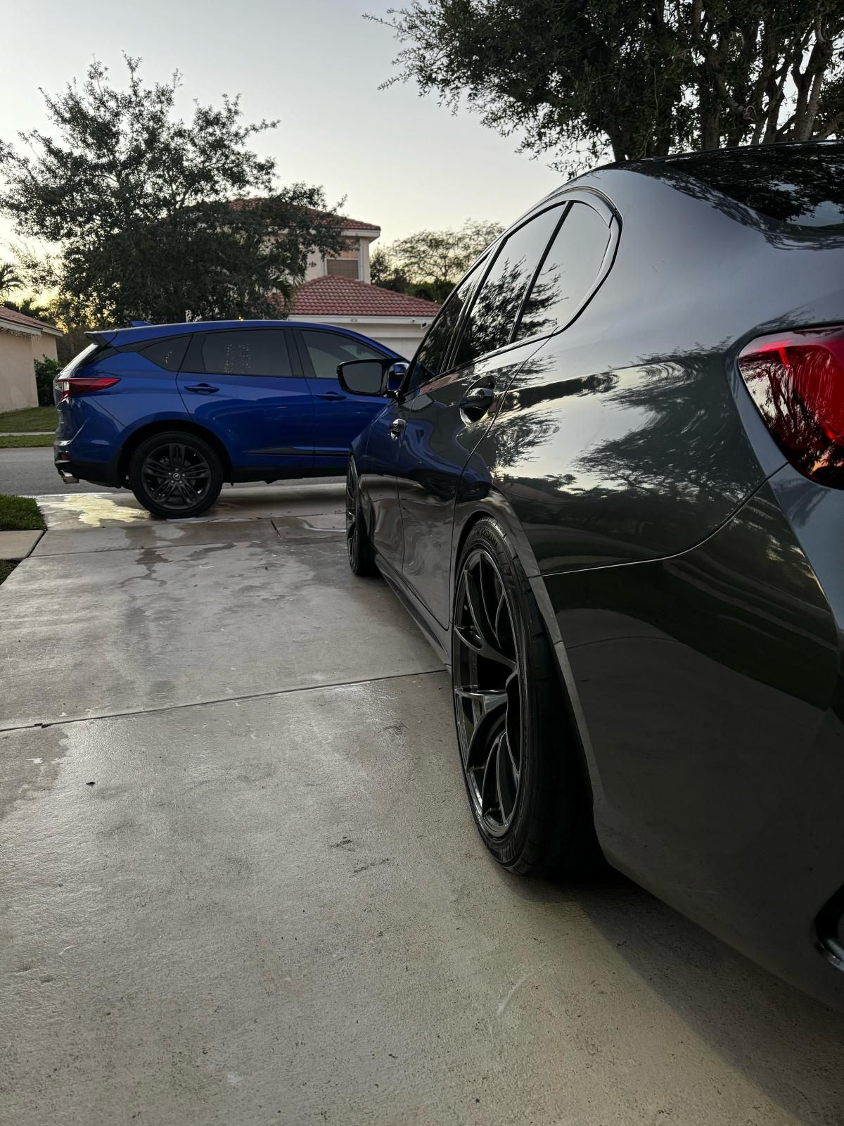 Grey BMW G20 Sedan 3 Series with 19" VS-5RS Apex wheels in Anthracite