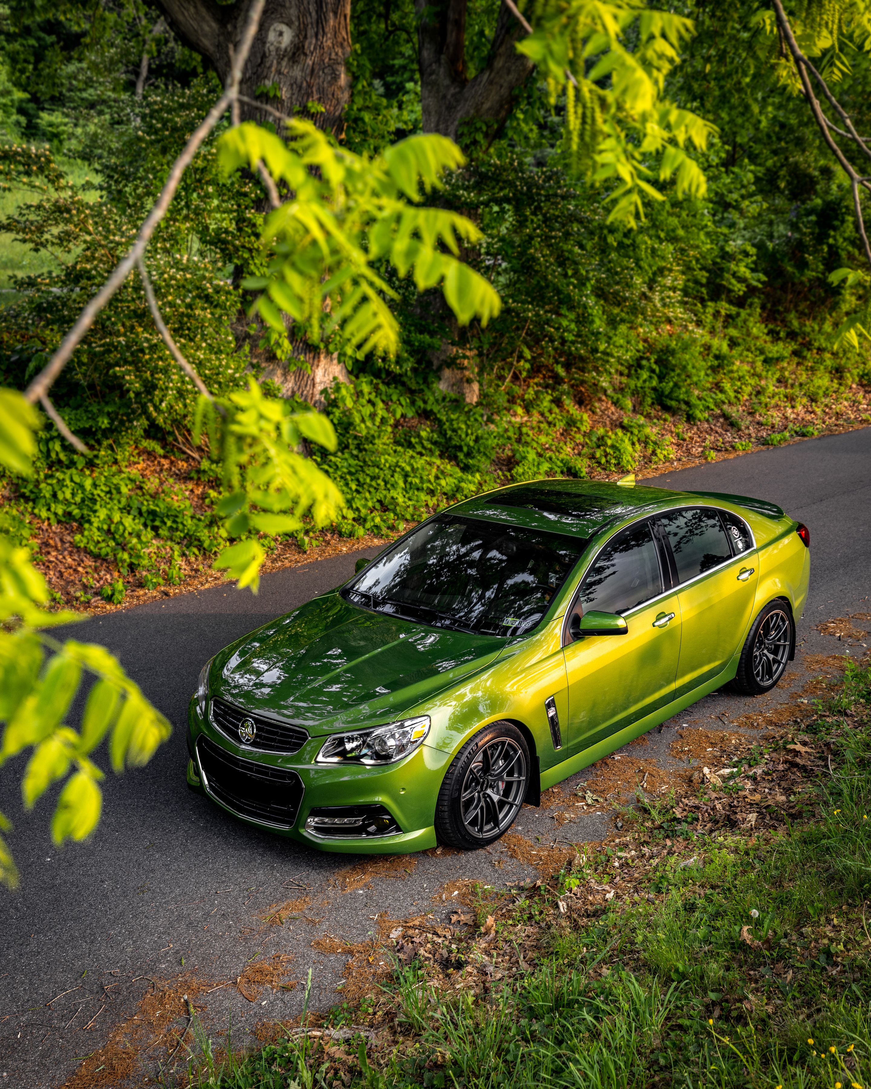 Green Chevrolet SS with 19" VS-5RS Apex wheels in Anthracite