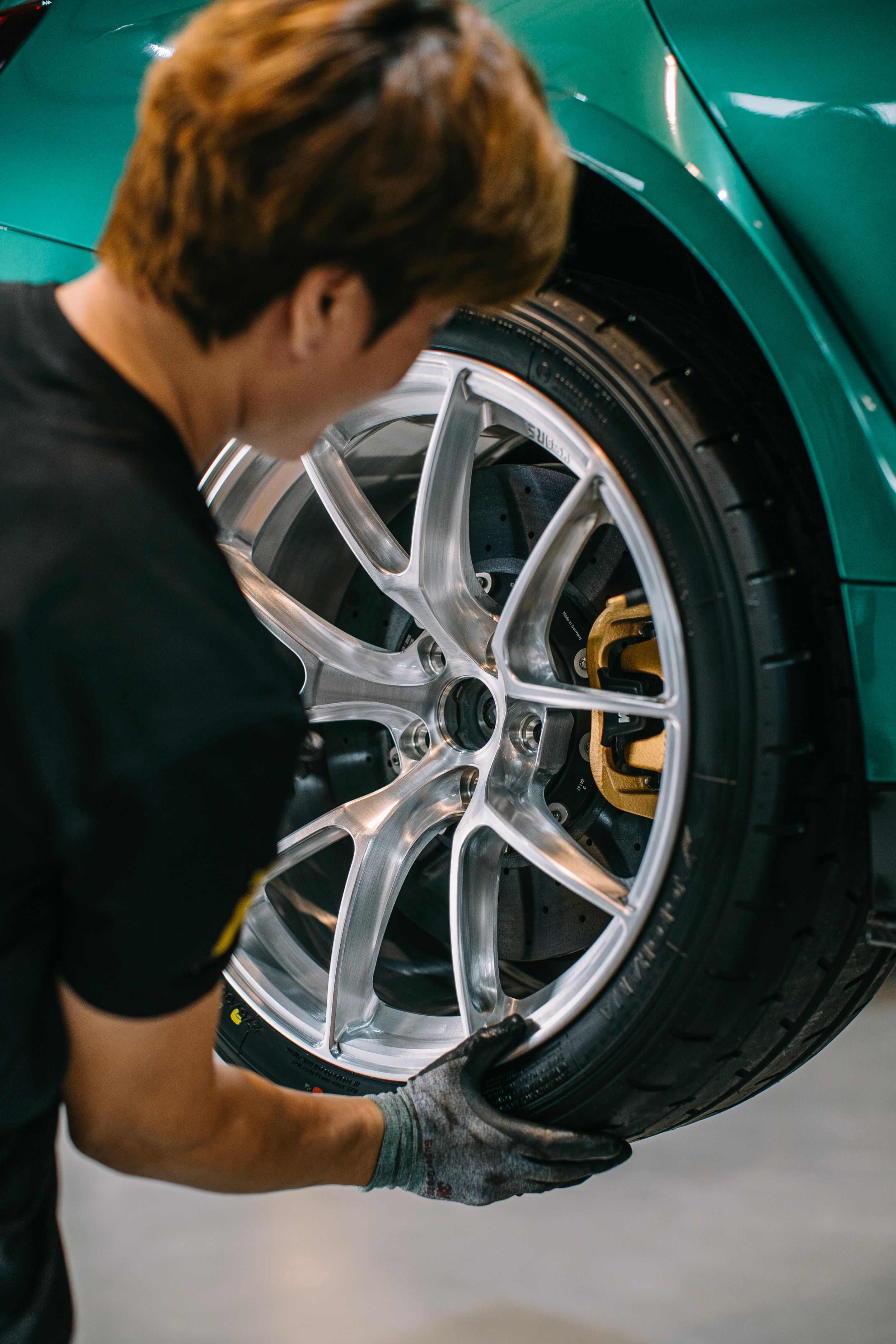 Green BMW G80 M3 with 19" VS-5RS Apex wheels in Brushed Clear