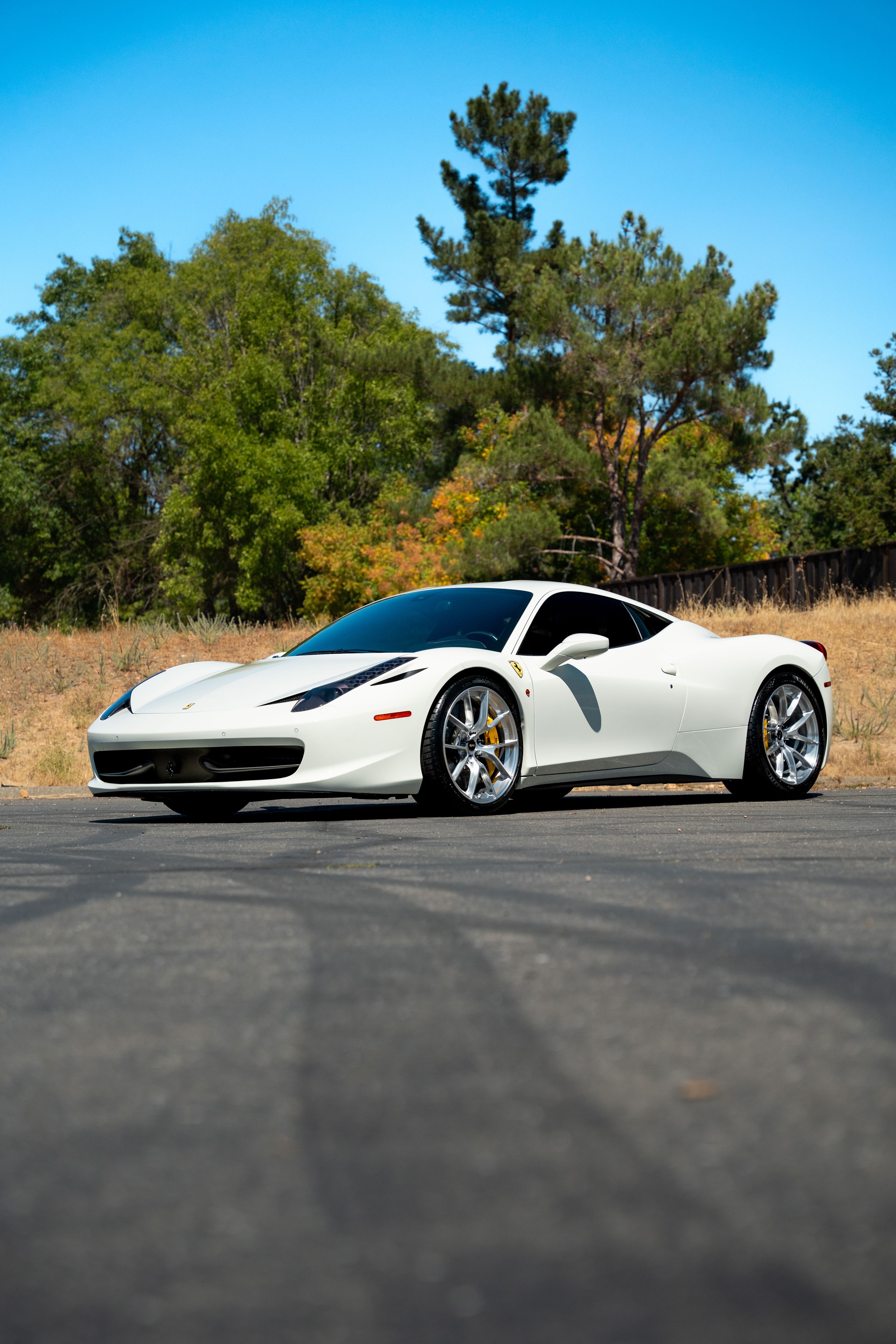 White Ferrari 458 Italia with 20" VS-5RS Apex wheels in Brushed Clear