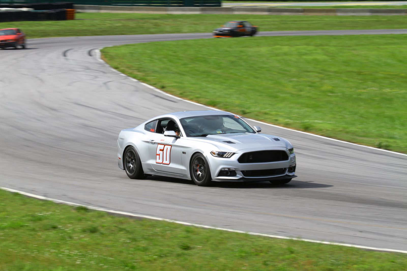 Silver Ford S550 Mustang GT with 18" EC-7 Apex wheels in Anthracite