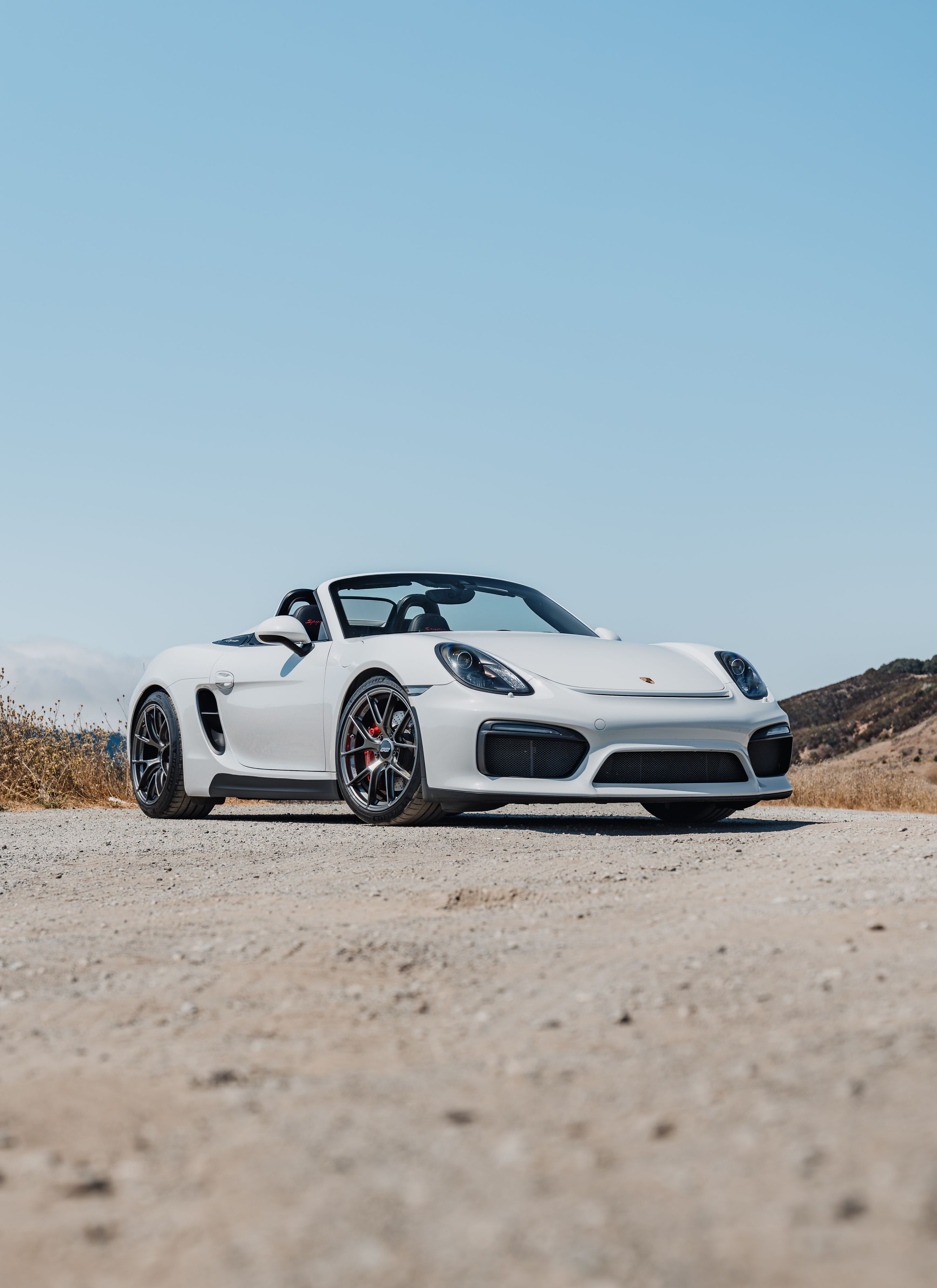 White Porsche 981 Spyder with 19" VS-5RS Apex wheels in Anthracite