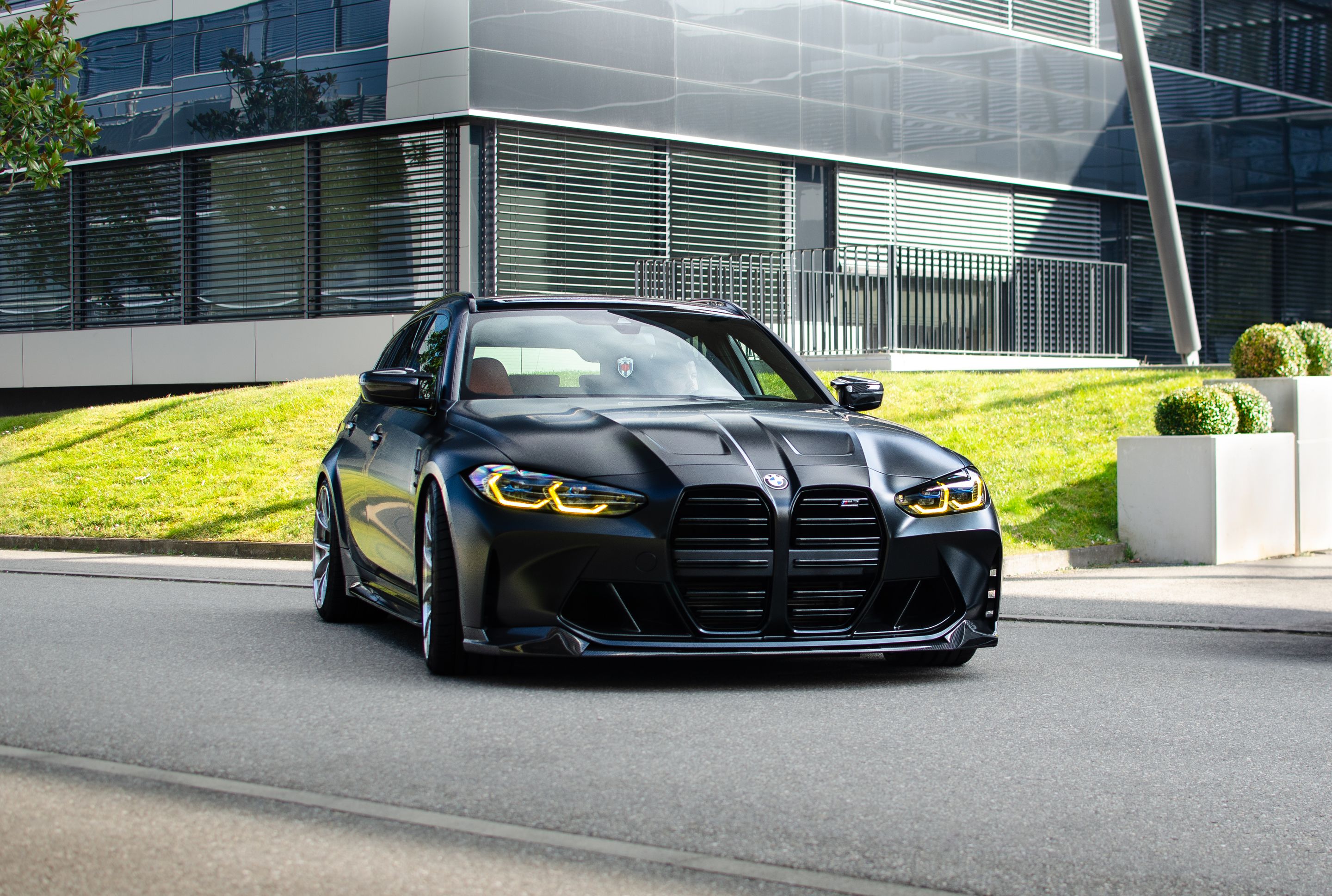 Black BMW G80 M3 with 20" VS-5RS Apex wheels in Brushed Clear