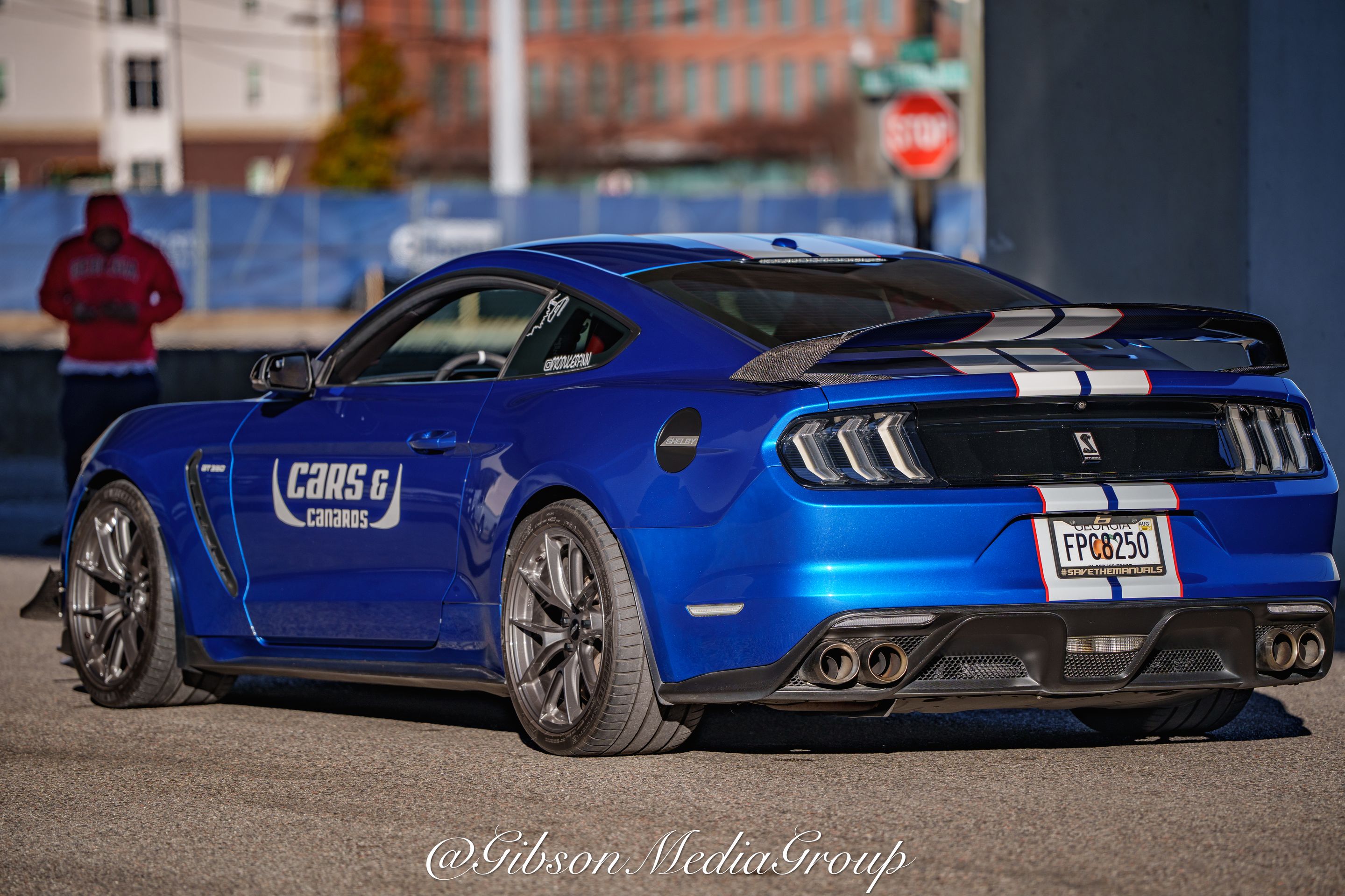 Blue Ford S550 Mustang GT350 with 19" VS-5RS Apex wheels in Anthracite