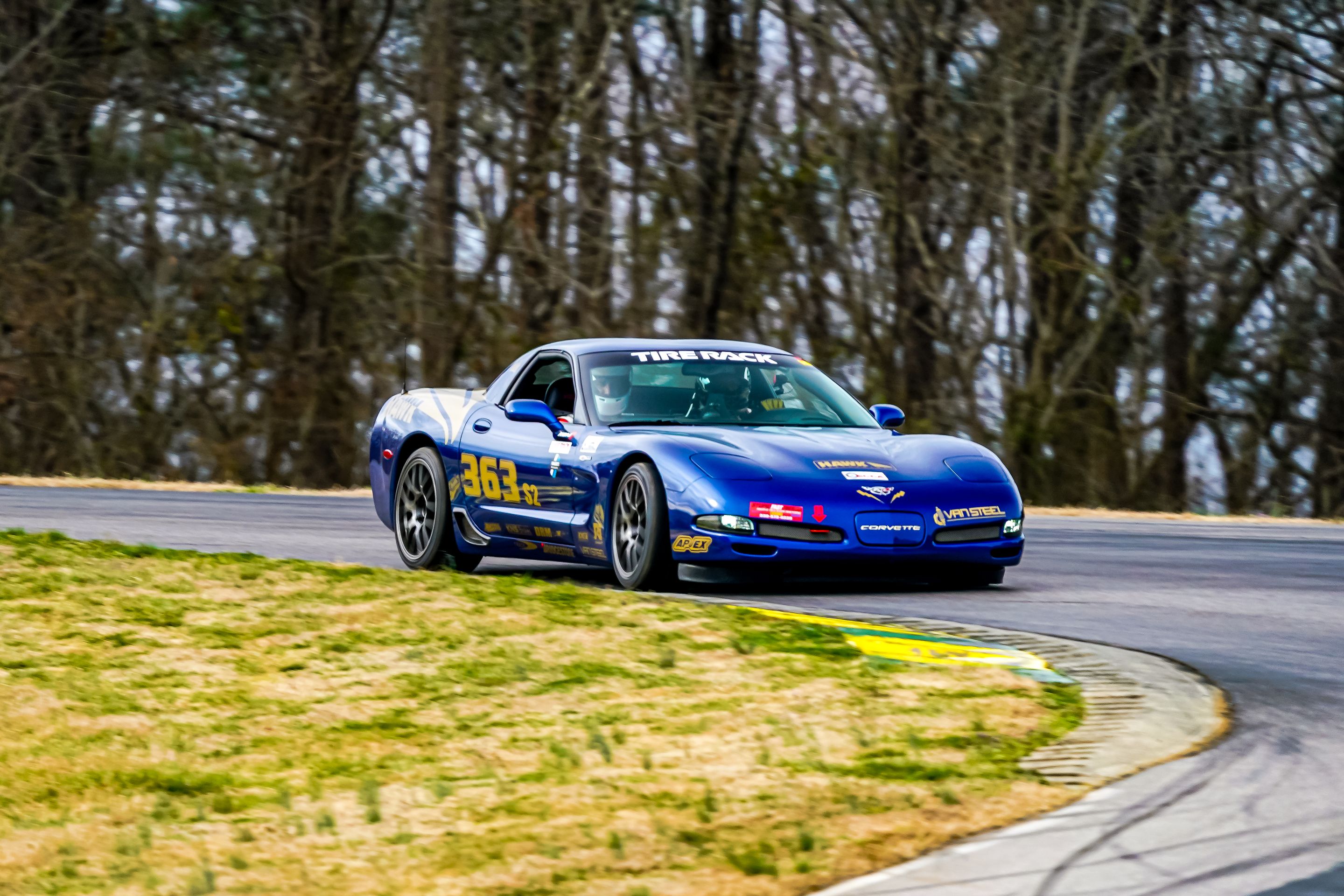 Blue Chevrolet C5 Corvette Z06 with 18" EC-7 Apex wheels in Anthracite