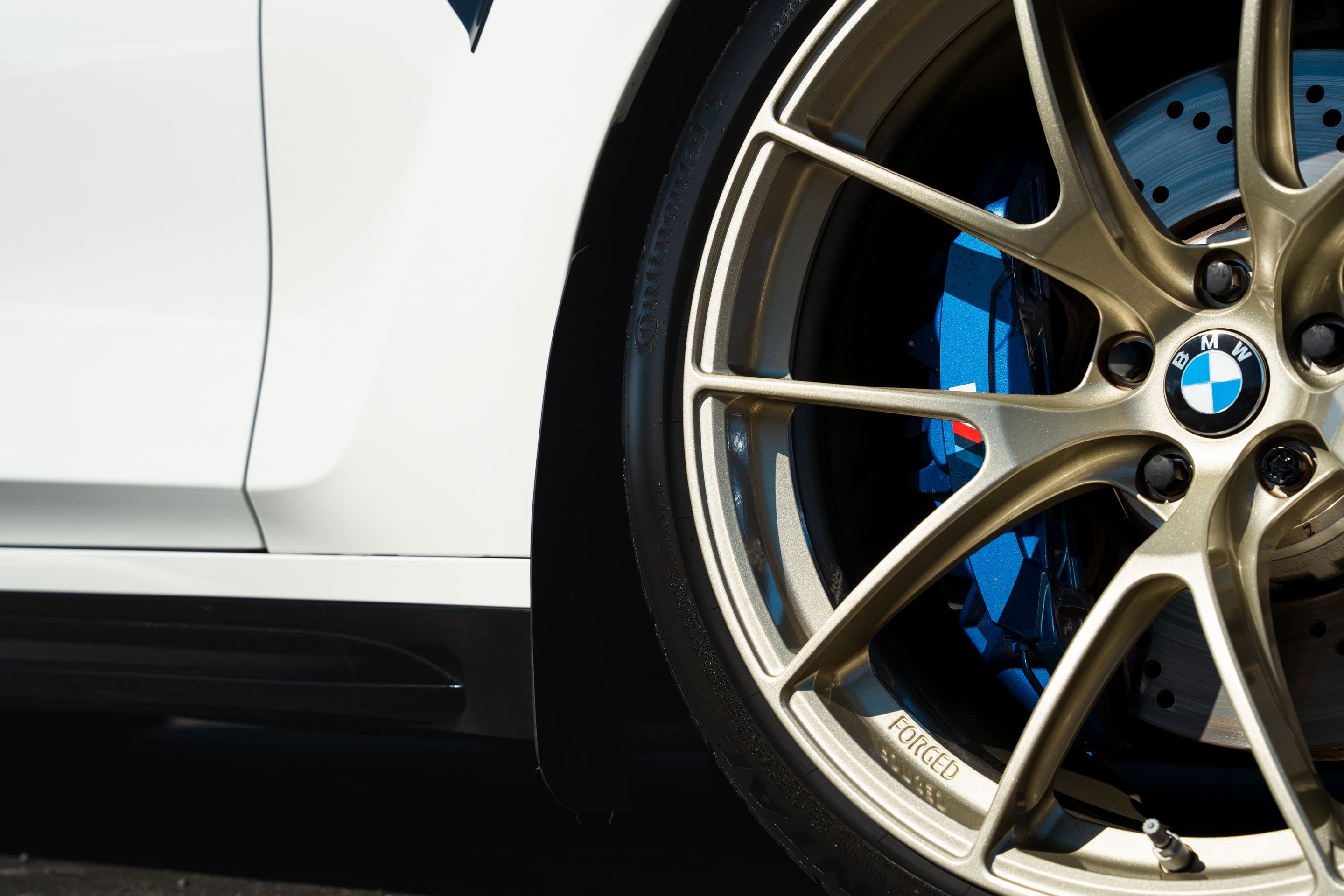 White BMW G80 M3 with 20" VS-5RS Apex wheels in Motorsport Gold