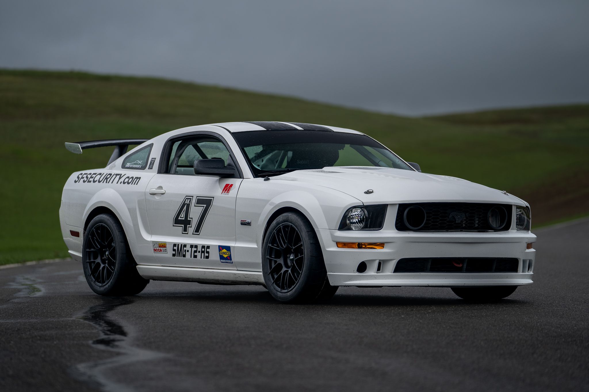 White Ford S197 Mustang GT with 18" EC-7RS Apex wheels in Satin Black