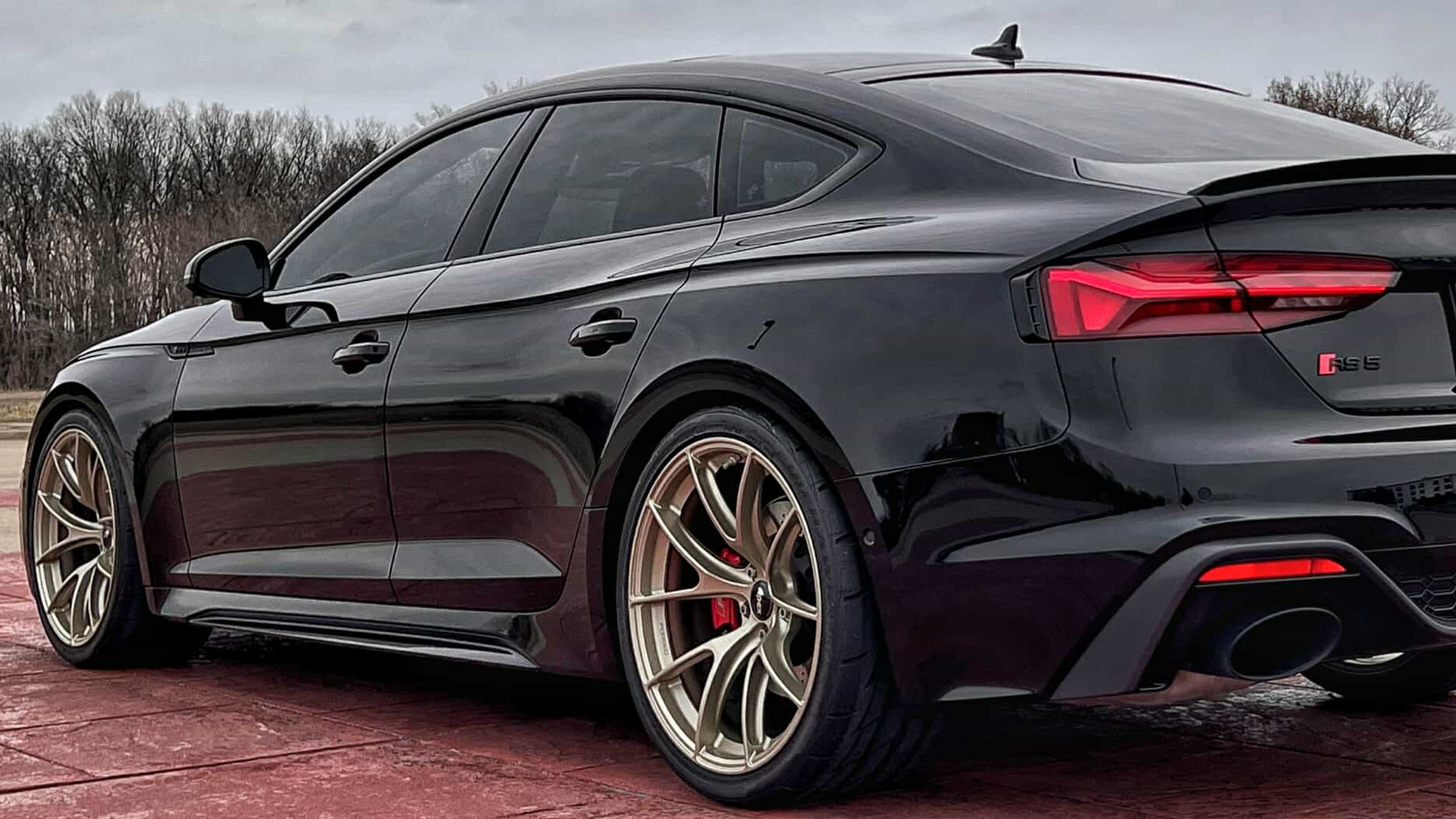 Black Audi B9 RS 5 Sportback with 20" VS-5RS Apex wheels in Motorsport Gold