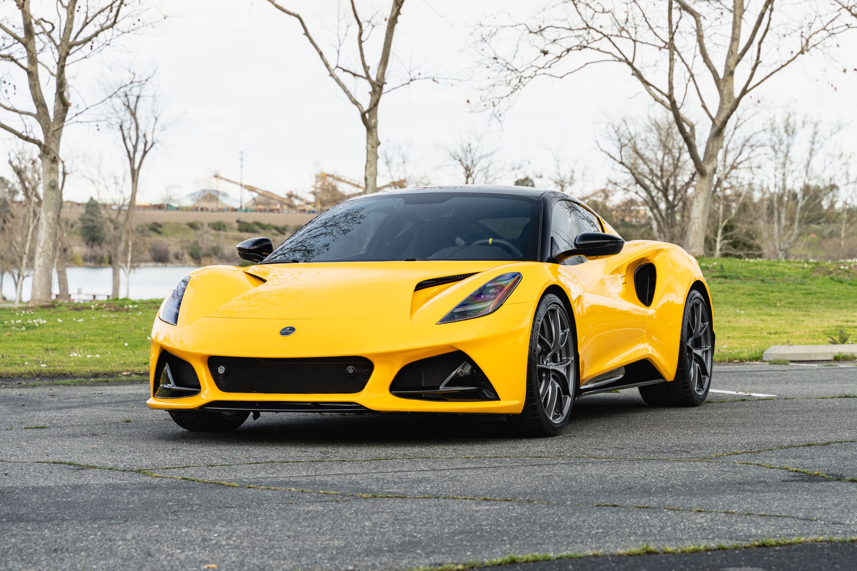 Yellow Lotus Emira with 20" VS-5RS Apex wheels in Anthracite