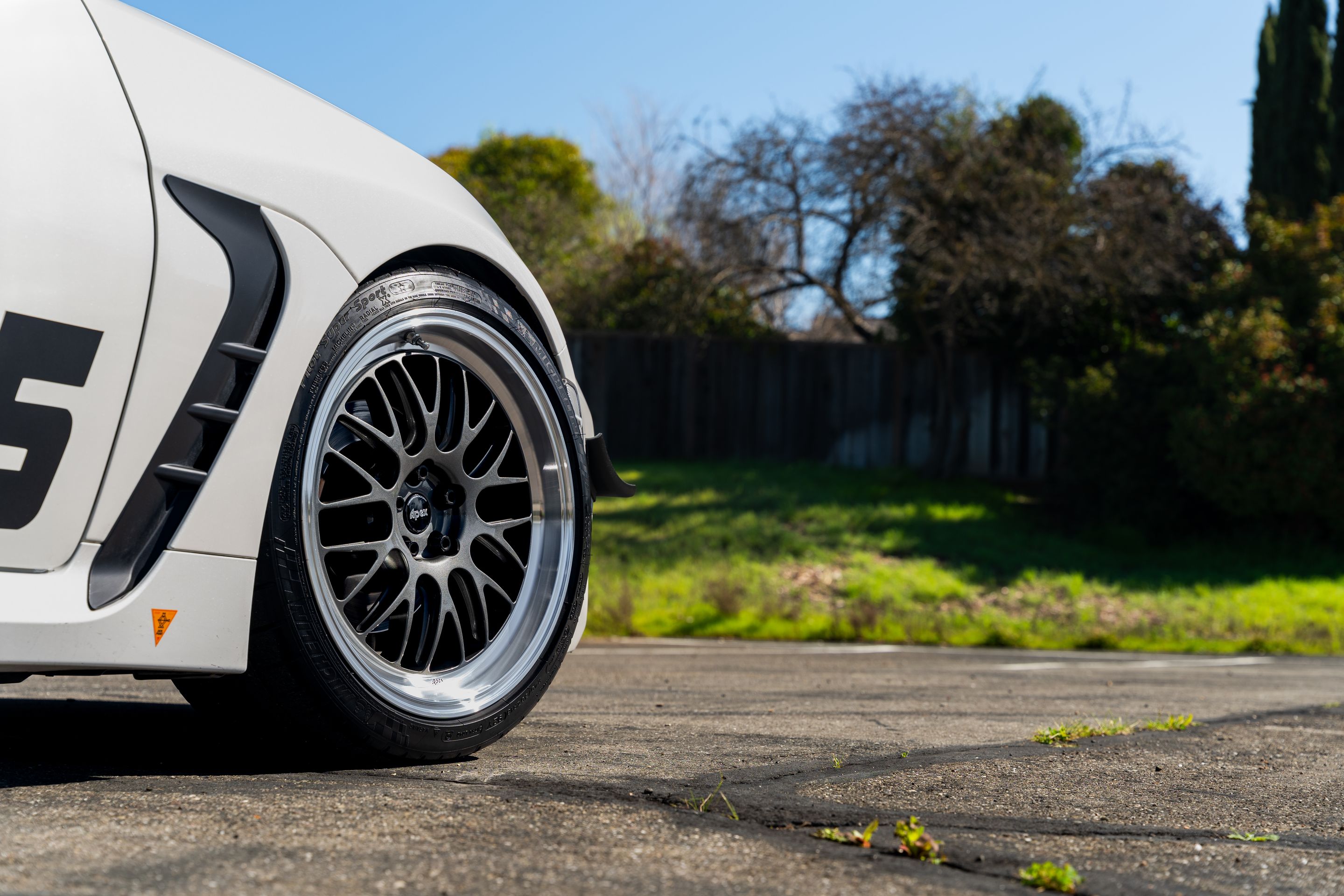 White Subaru ZD8 / Gen 2 BRZ with 18" ML-10RT Apex wheels in Machined Lip Anthracite