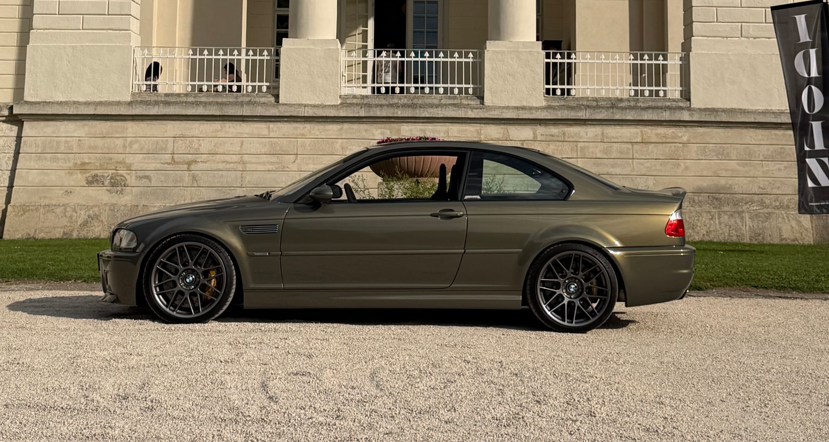 Multicolor BMW E46 M3 with 19" ARC-8 Apex wheels in Anthracite