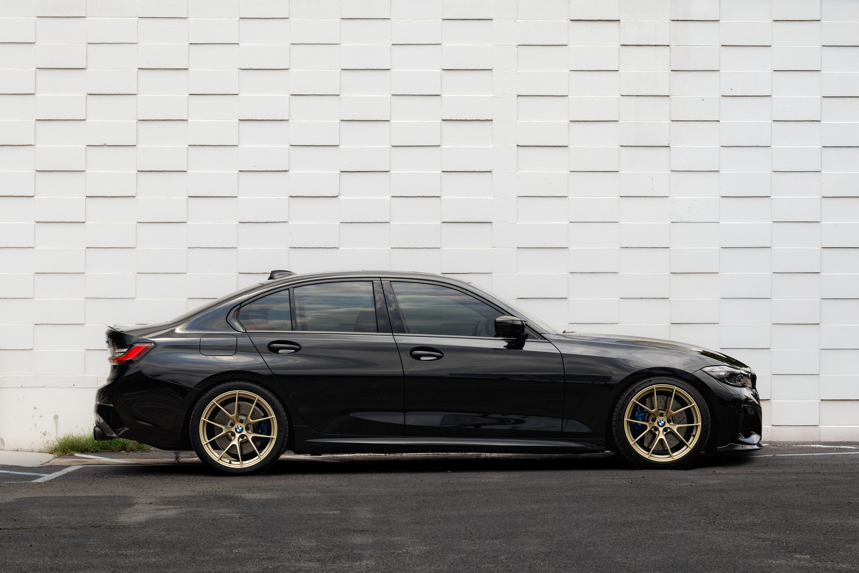 Black BMW G20 Sedan 3 Series with 19" VS-5RS Apex wheels in Motorsport Gold
