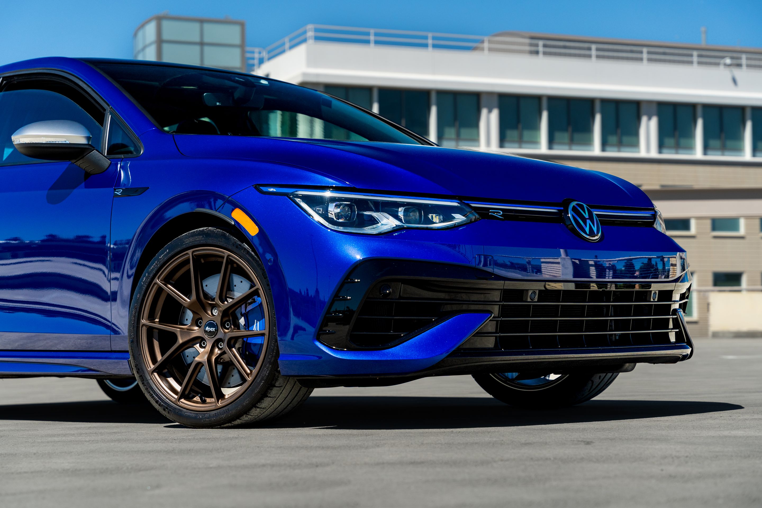 Blue VW MK8 Golf R with 18" VS-5 Apex wheels in Satin Bronze