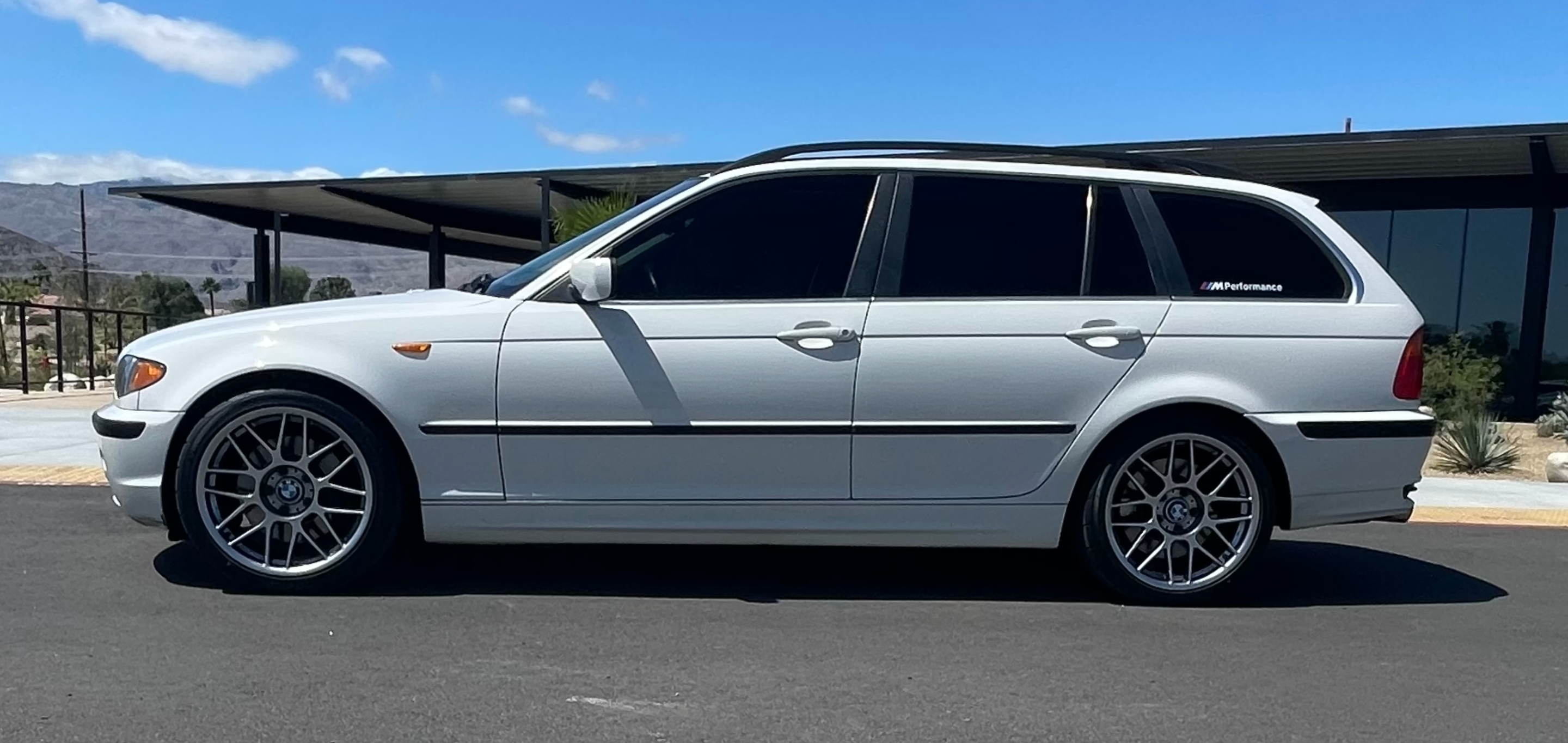 White BMW E46 3 Series with 18" ARC-8 Apex wheels in Hyper Black