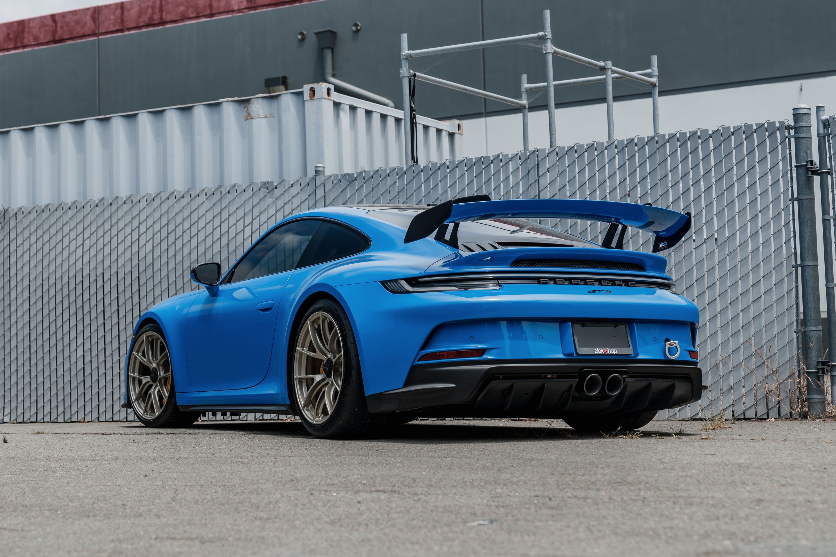 Blue Porsche 911 992.1 GT3 with 20" VS-5RS Apex wheels in Motorsport Gold