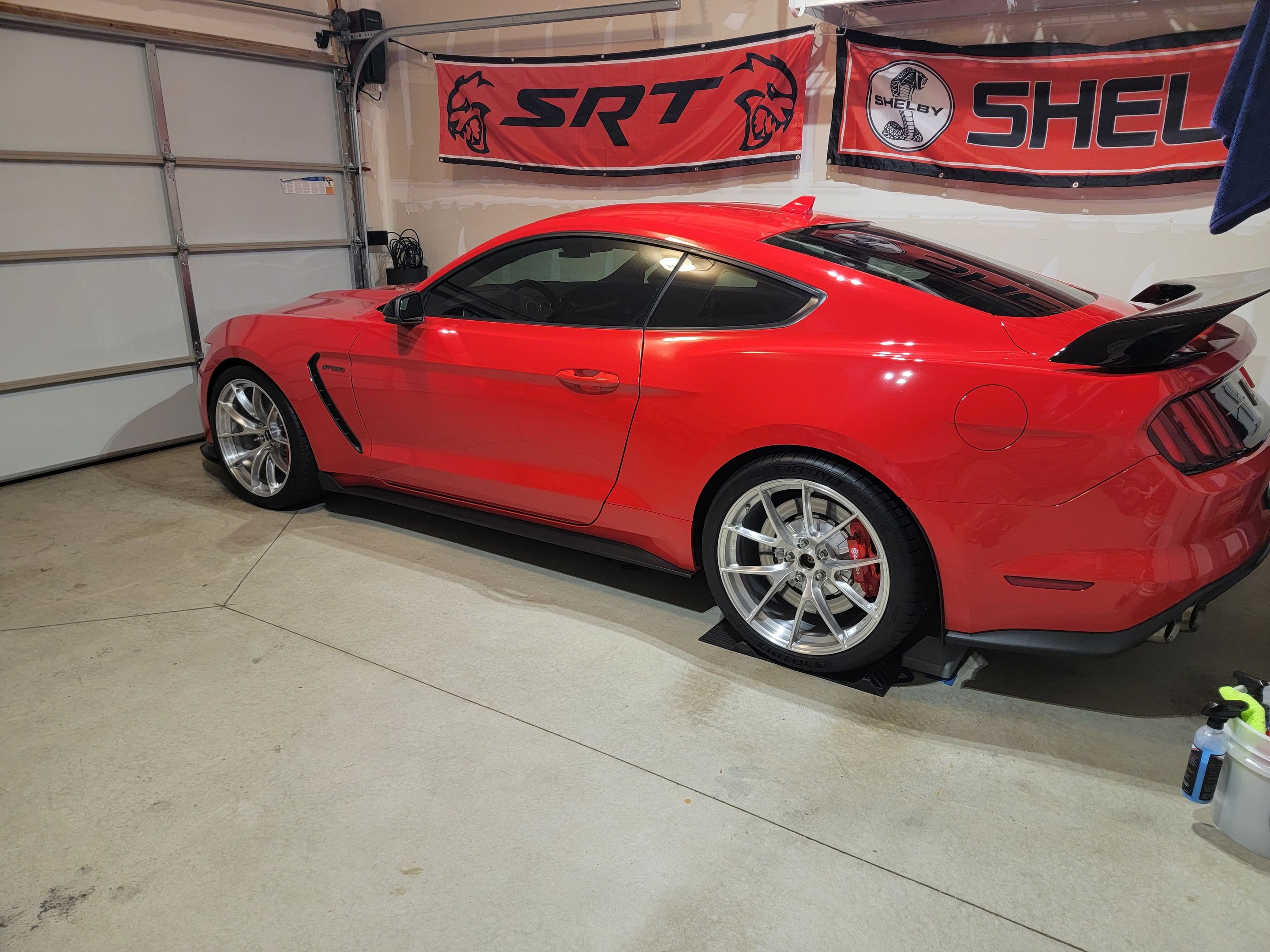 Red Ford S550 Mustang GT350R with 19" VS-5RS Apex wheels in Brushed Clear