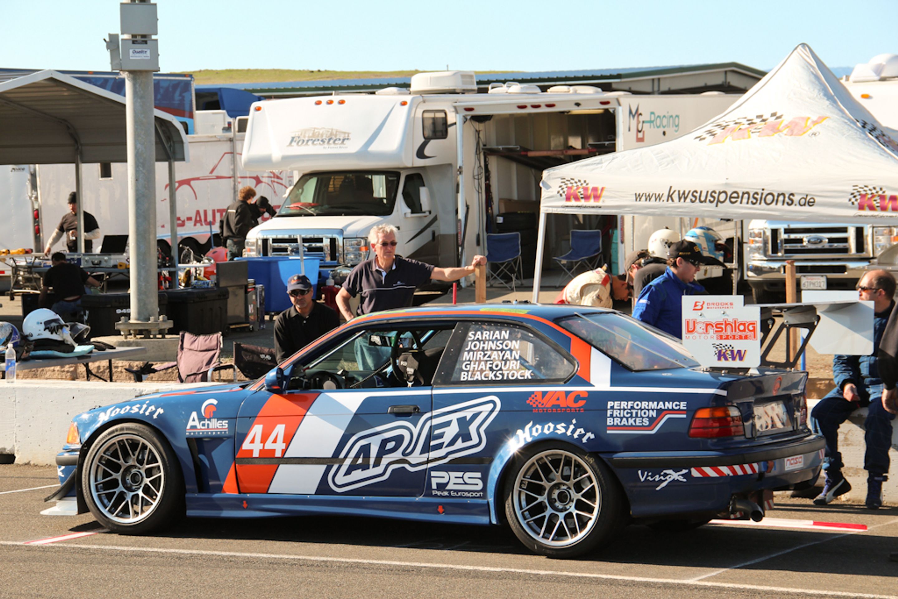 Blue BMW E36 M3 with 18" ARC-8 Apex wheels in Hyper Black
