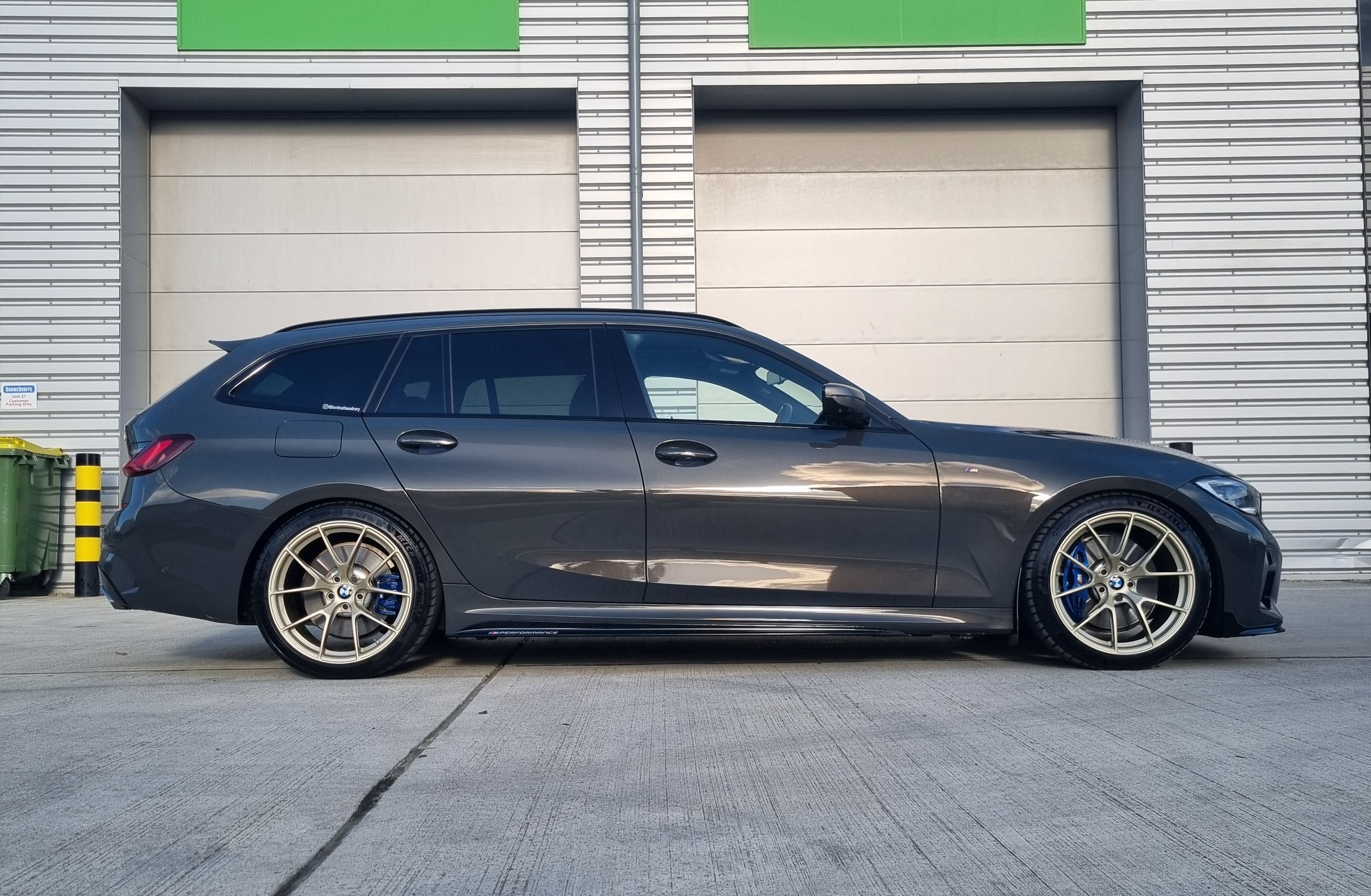Black BMW G21 Wagon 3 Series with 19" VS-5RS Apex wheels in Motorsport Gold